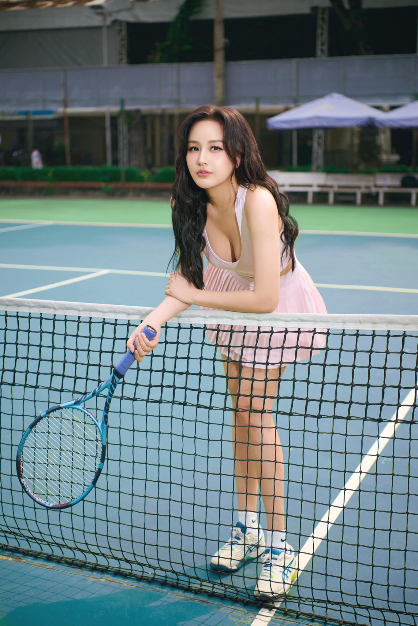 Ngỡ ngàng trước nhan sắc U40 của Mai Phương Thuý trên sân tennis, visual nét căng, trình đập bóng cũng không vừa- Ảnh 3. Ngỡ ngàng trước nhan sắc U40 của Mai Phương Thuý trên sân tennis, visual nét căng, trình đập bóng cũng không vừa- Ảnh 3.