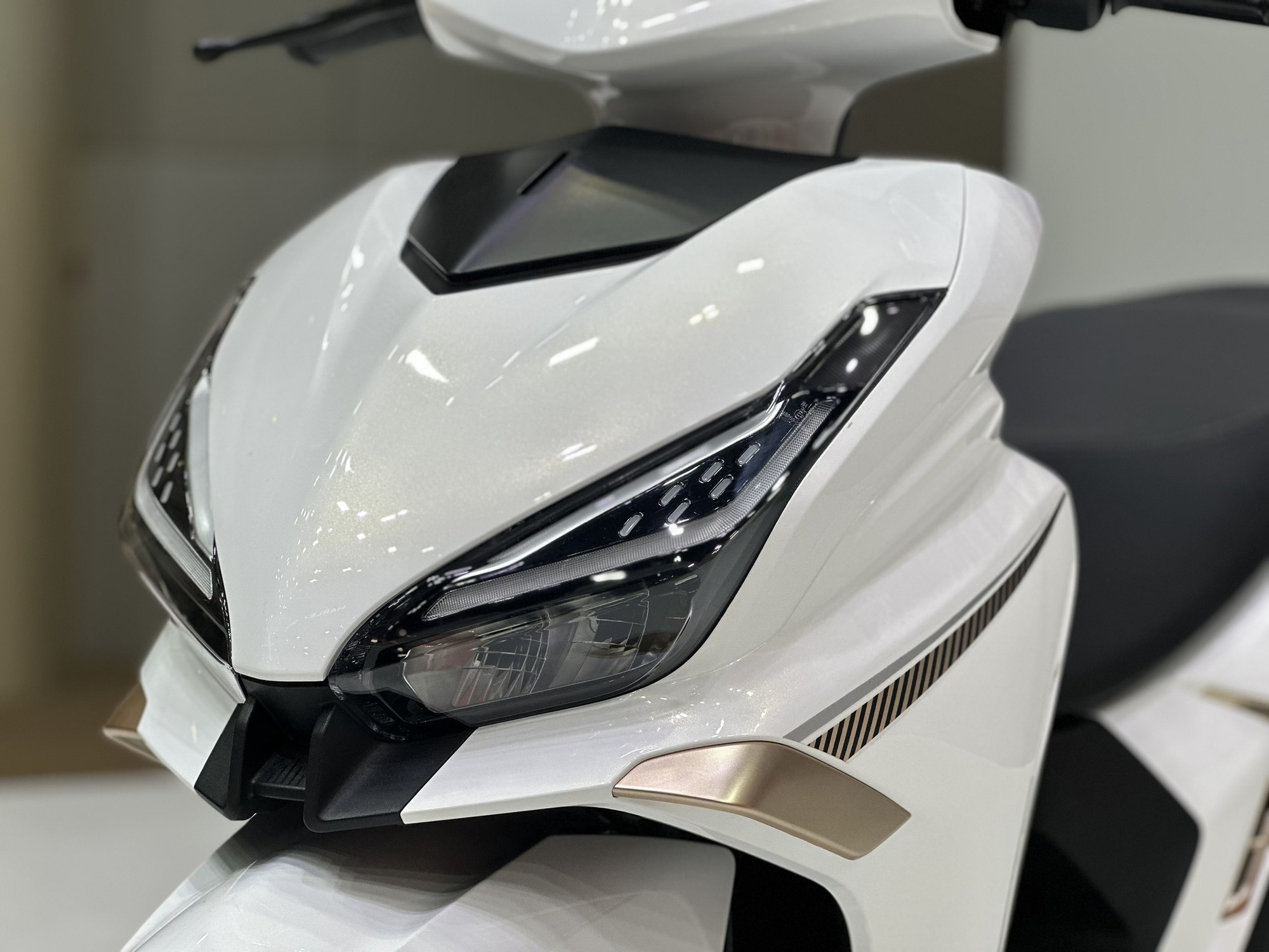 Đối thủ nặng ký của Honda Vision chính thức mở bán tại Việt Nam, ngoại hình siêu hút mắt, giá chưa đến 30 triệu đồng- Ảnh 4. Đối thủ nặng ký của Honda Vision chính thức mở bán tại Việt Nam, ngoại hình siêu hút mắt, giá chưa đến 30 triệu đồng- Ảnh 4.