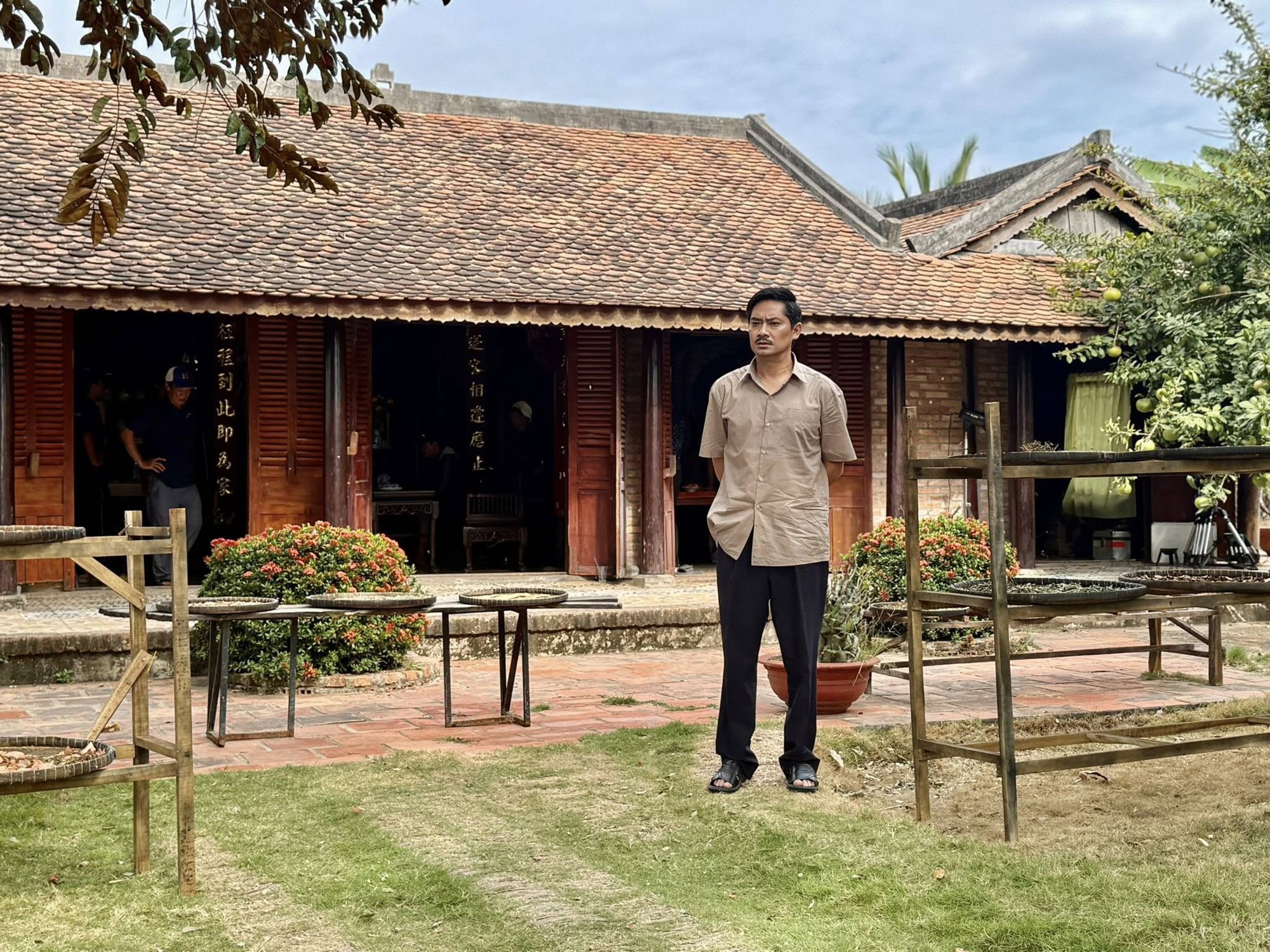 Nam nghệ sĩ 40 tuổi sở hữu nhà vườn 3.000m2, 2 căn hộ cao cấp, 8 cửa hàng, rộ tin sắp cưới vợ đẹp- Ảnh 3. Nam nghệ sĩ 40 tuổi sở hữu nhà vườn 3.000m2, 2 căn hộ cao cấp, 8 cửa hàng, rộ tin sắp cưới vợ đẹp- Ảnh 3.