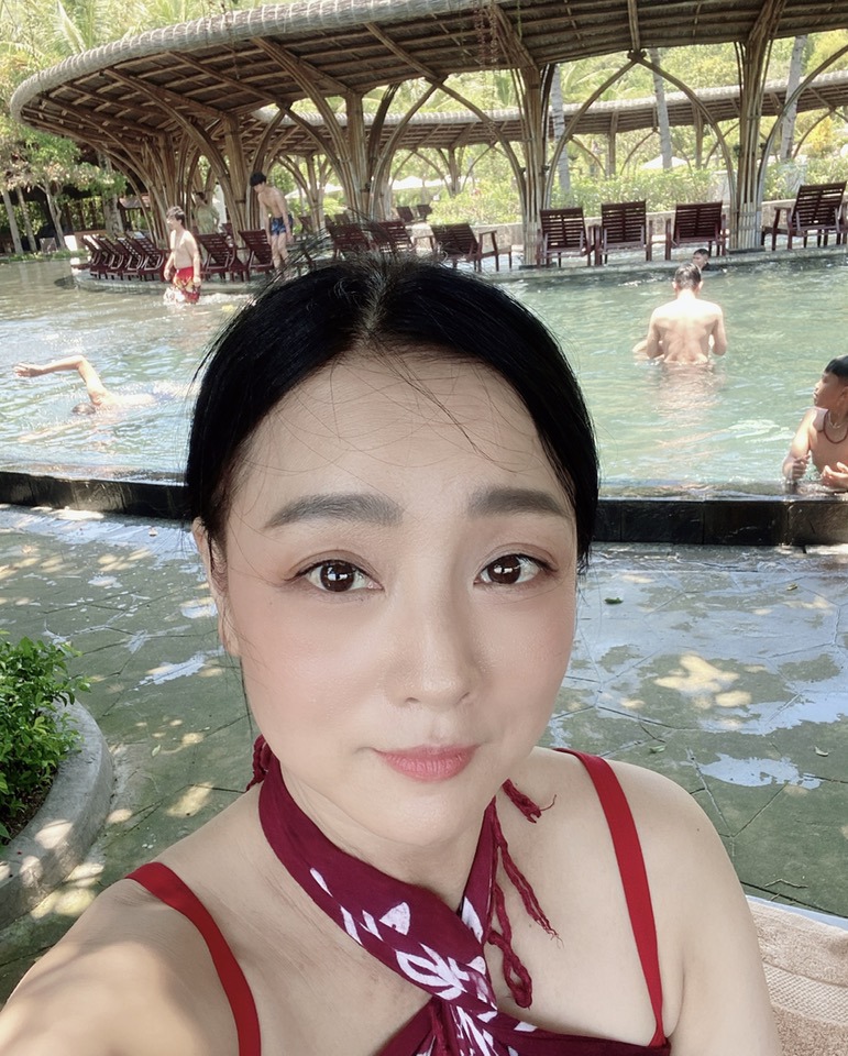 Nữ NSƯT sinh ra để làm công chúa, 53 tuổi đẹp như 30, sống xa chồng để giữ hạnh phúc hôn nhân- Ảnh 3. Nữ NSƯT sinh ra để làm công chúa, 53 tuổi đẹp như 30, sống xa chồng để giữ hạnh phúc hôn nhân- Ảnh 3.
