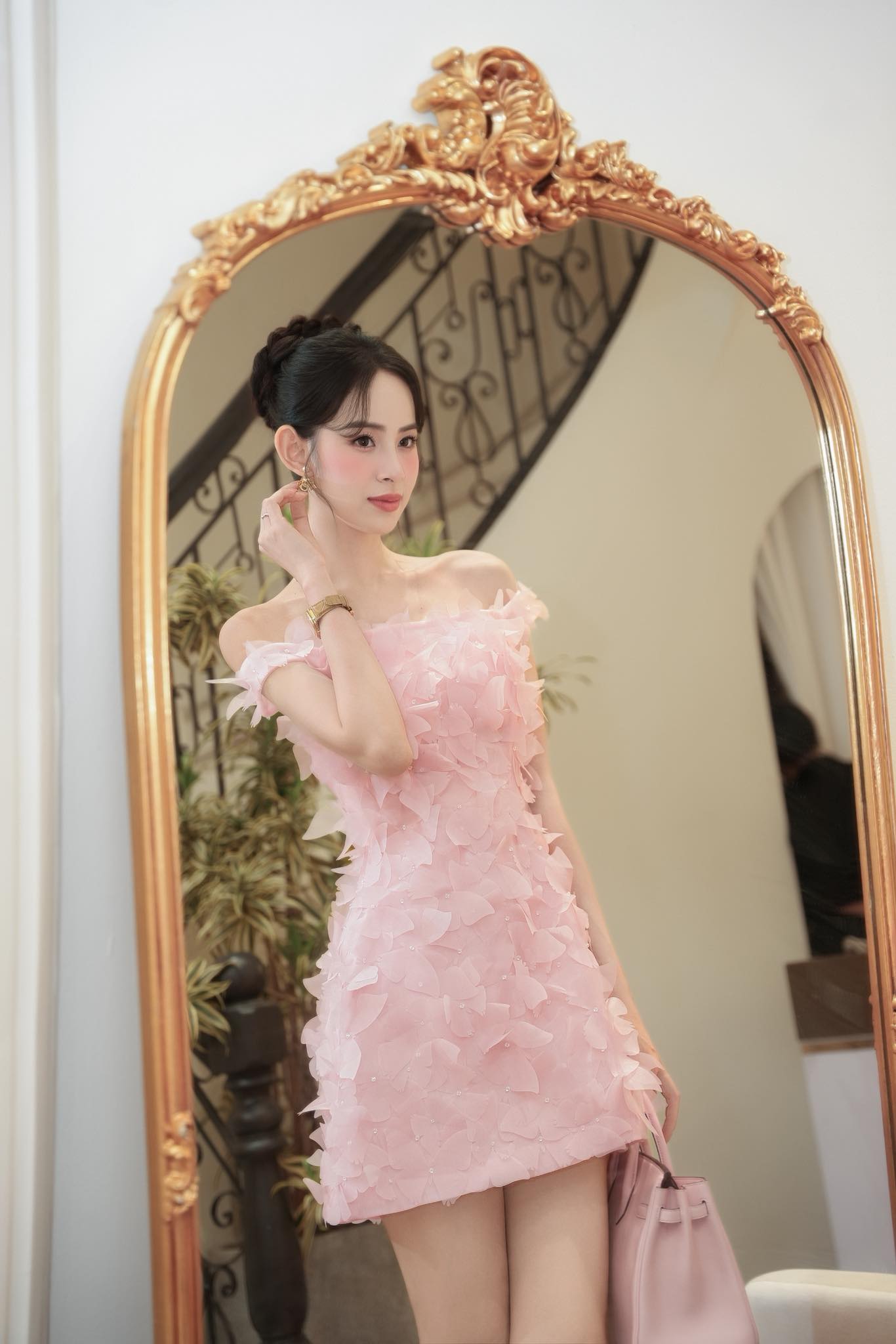 "Kim Tae Hee Việt Nam" 2K2 cưới vội thiếu gia vì đang mang thai con đầu lòng?- Ảnh 6. "Kim Tae Hee Việt Nam" 2K2 cưới vội thiếu gia vì đang mang thai con đầu lòng?- Ảnh 6.