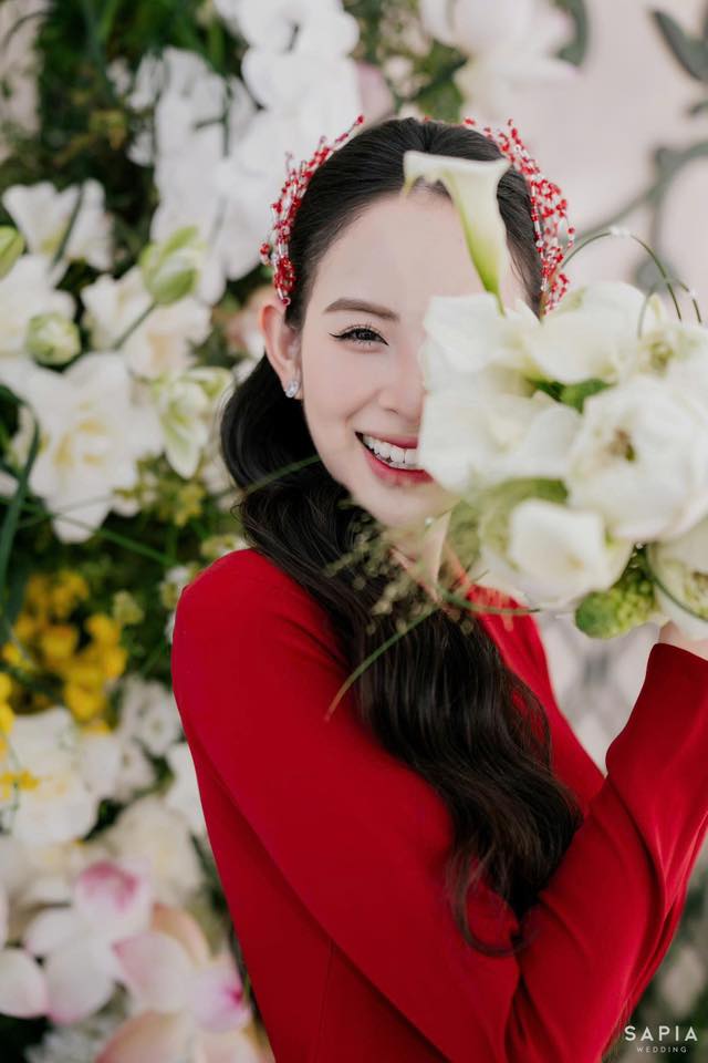 Cận visual nét căng của "Kim Tae Hee Việt Nam" trong lễ ăn hỏi với thiếu gia, 1 chi tiết đậm chất hào môn gây chú ý- Ảnh 2. Cận visual nét căng của "Kim Tae Hee Việt Nam" trong lễ ăn hỏi với thiếu gia, 1 chi tiết đậm chất hào môn gây chú ý- Ảnh 2.