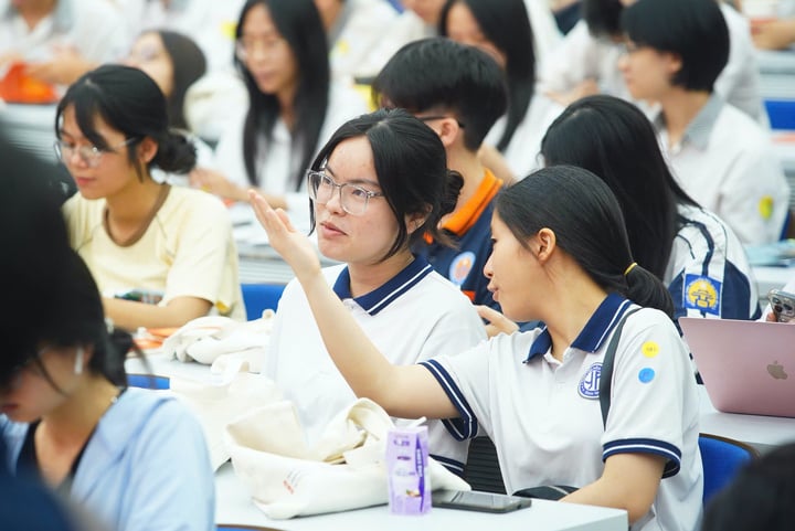 Nhiều đại học 'khai tử' khối C vào phút chót, Bộ GD&ĐT yêu cầu điều chỉnh- Ảnh 1. Nhiều đại học 'khai tử' khối C vào phút chót, Bộ GD&ĐT yêu cầu điều chỉnh- Ảnh 1.