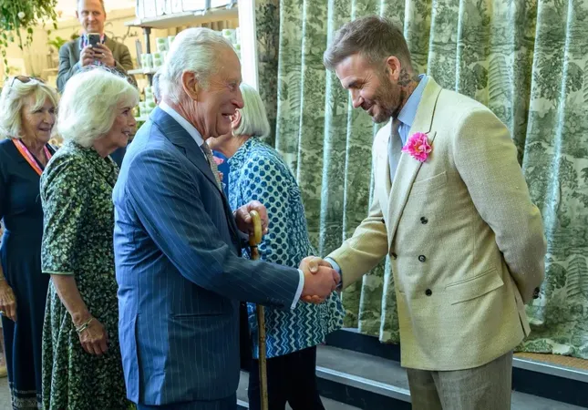 David Beckham được phong tước hiệp sĩ- Ảnh 1. David Beckham được phong tước hiệp sĩ- Ảnh 1.