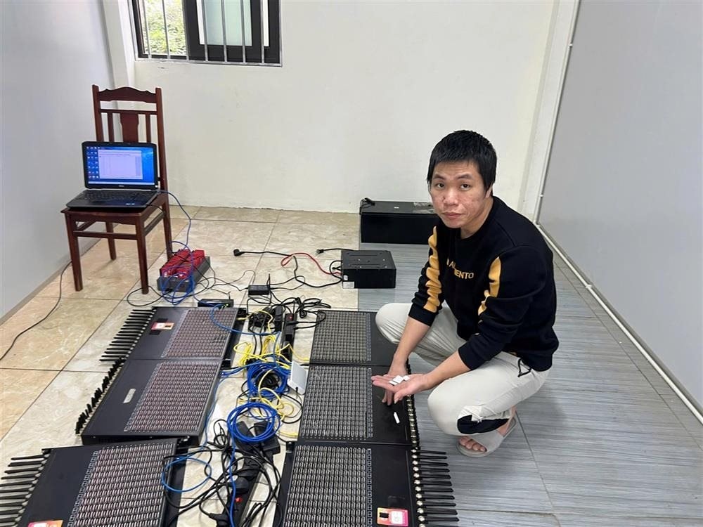 Triệt phá nhóm lừa đảo, rửa tiền quy mô 1.200 tỷ đồng: Đối tượng cầm đầu chuyên code web đồi truỵ- Ảnh 1. Triệt phá nhóm lừa đảo, rửa tiền quy mô 1.200 tỷ đồng: Đối tượng cầm đầu chuyên code web đồi truỵ- Ảnh 1.