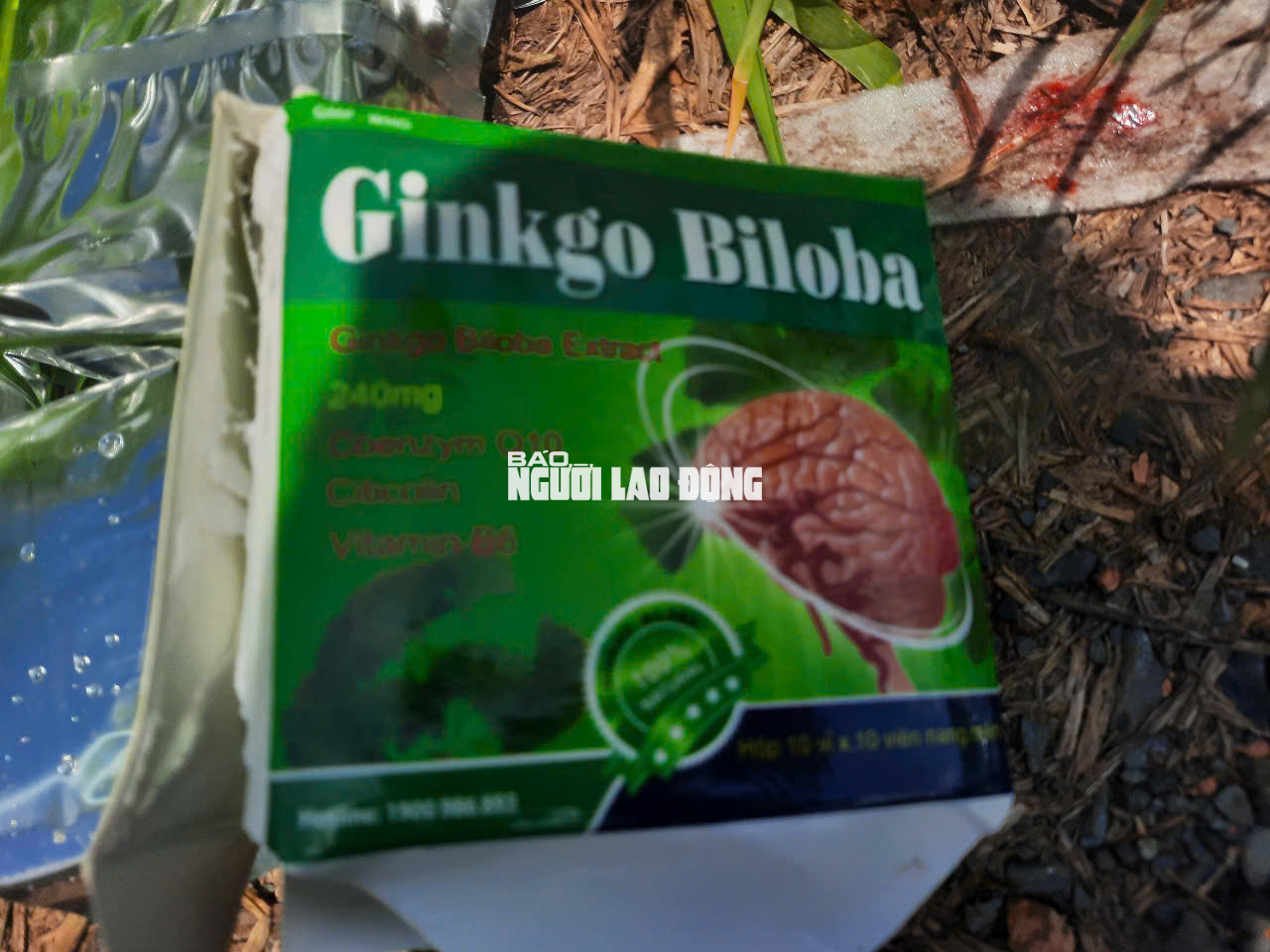 Phát hiện số lượng lớn thuốc, thực phẩm chức năng bỏ ở Bình Chánh- Ảnh 2. Phát hiện số lượng lớn thuốc, thực phẩm chức năng bỏ ở Bình Chánh- Ảnh 2.