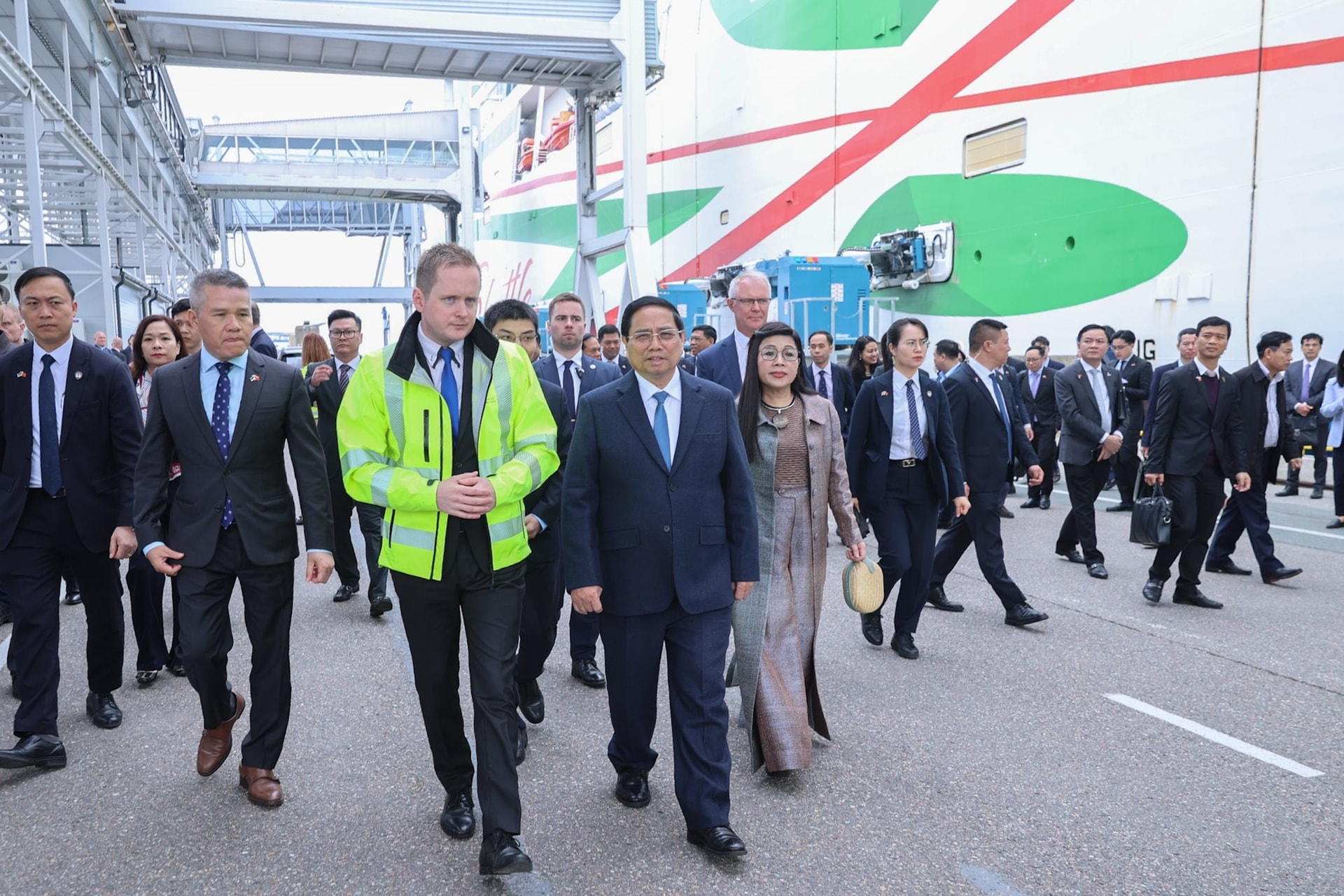 Thăm nước nhỏ nhất châu Âu, Thủ tướng muốn hợp tác xây dựng mô hình giúp hàng trăm tỷ USD "chảy về" VN- Ảnh 1. Thăm nước nhỏ nhất châu Âu, Thủ tướng muốn hợp tác xây dựng mô hình giúp hàng trăm tỷ USD "chảy về" VN- Ảnh 1.