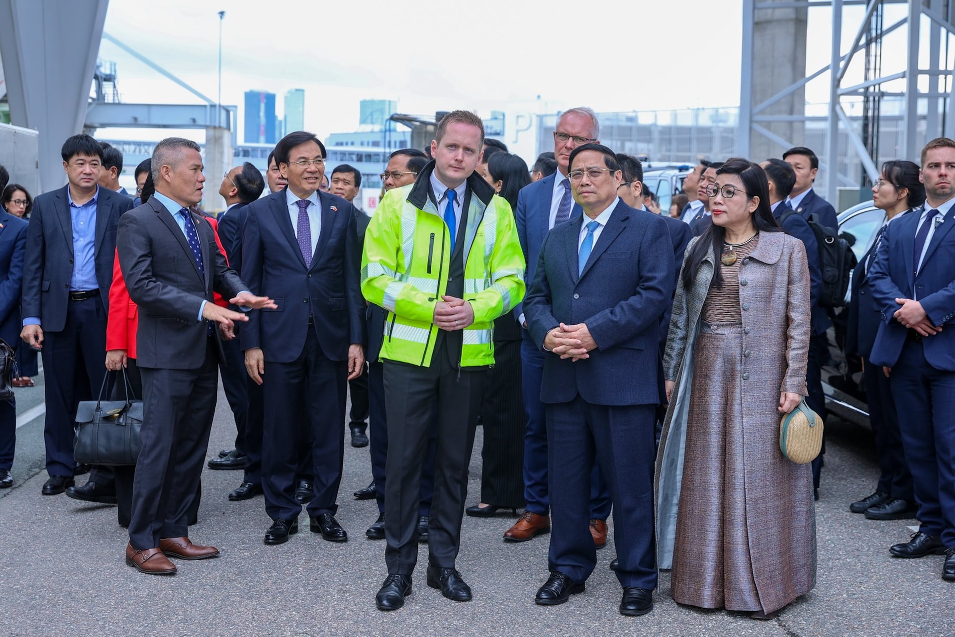 Thăm nước nhỏ nhất châu Âu, Thủ tướng muốn hợp tác xây dựng mô hình giúp hàng trăm tỷ USD "chảy về" VN- Ảnh 4. Thăm nước nhỏ nhất châu Âu, Thủ tướng muốn hợp tác xây dựng mô hình giúp hàng trăm tỷ USD "chảy về" VN- Ảnh 4.