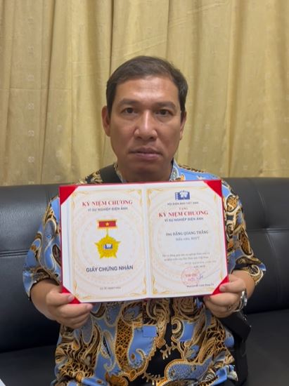 NSƯT Quang Thắng khoe tin vui liên quan sự nghiệp, hàng trăm người chỉ chú ý 1 điều- Ảnh 1. NSƯT Quang Thắng khoe tin vui liên quan sự nghiệp, hàng trăm người chỉ chú ý 1 điều- Ảnh 1.