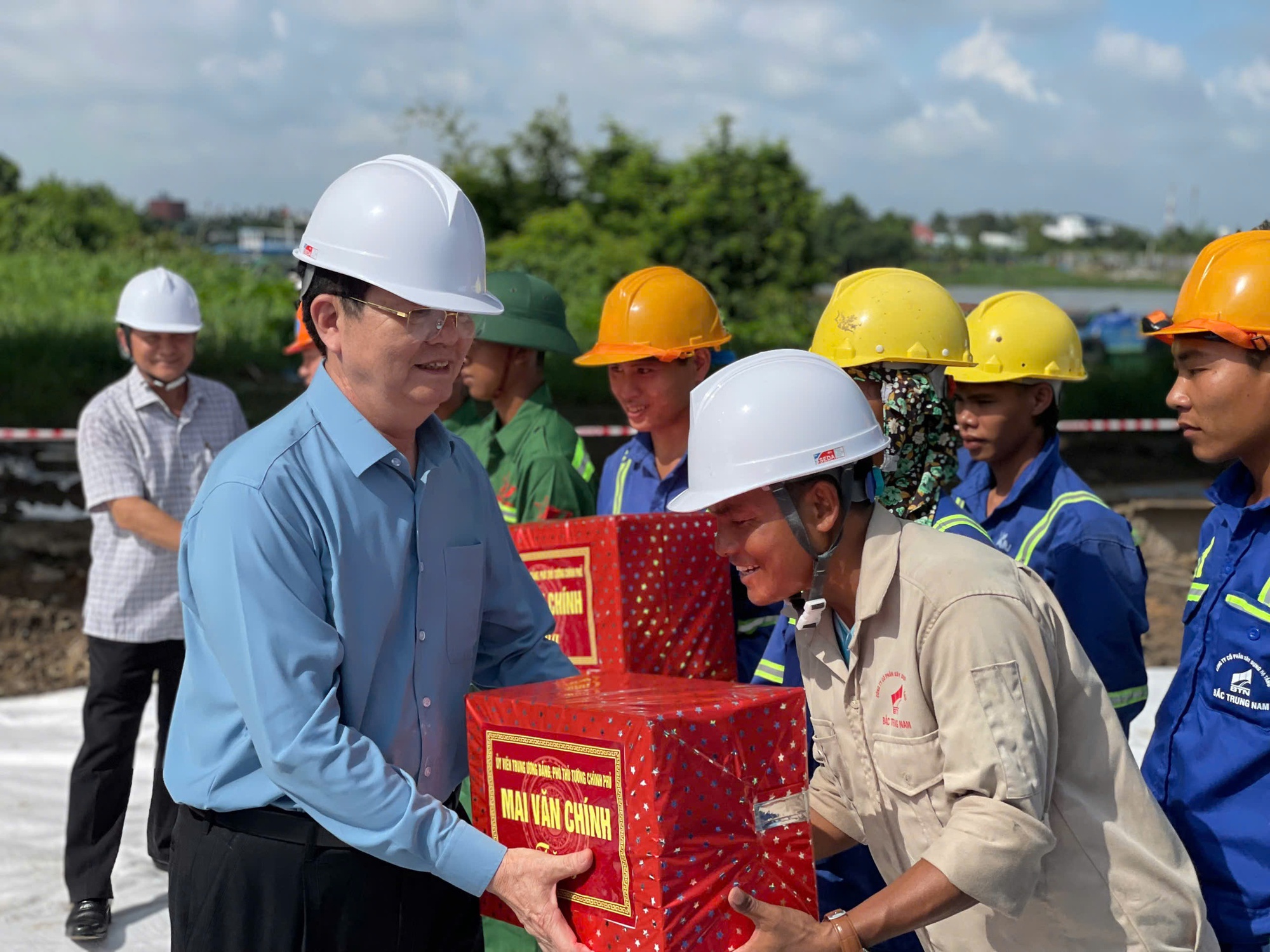 Phó Thủ tướng Mai Văn Chính khảo sát dự án đường Vành đai 3 - TP HCM- Ảnh 3. Phó Thủ tướng Mai Văn Chính khảo sát dự án đường Vành đai 3 - TP HCM- Ảnh 3.