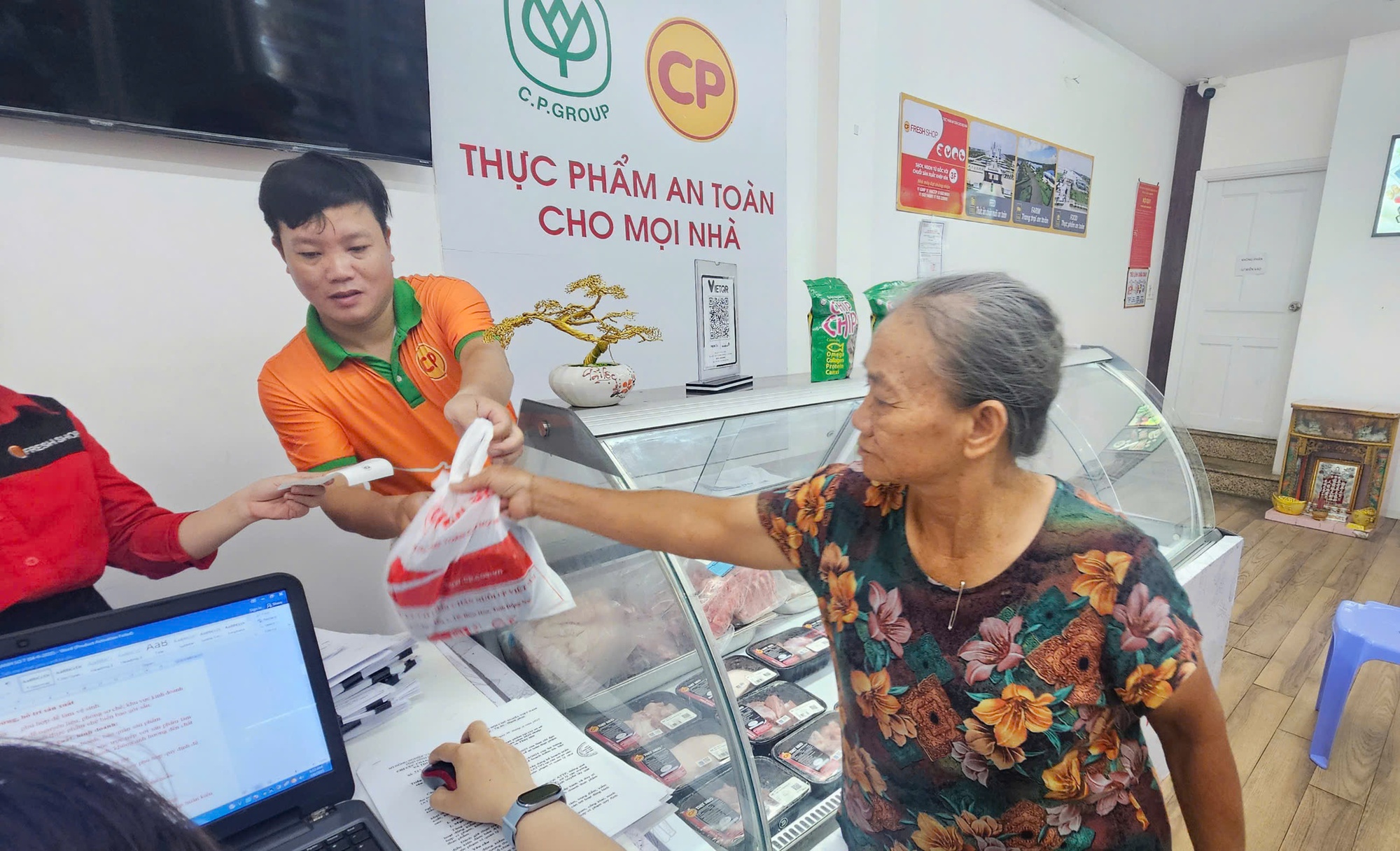 Cửa hàng C.P. Việt Nam ảnh hưởng thế nào sau lùm xùm bị tố bán heo bệnh?- Ảnh 4. img