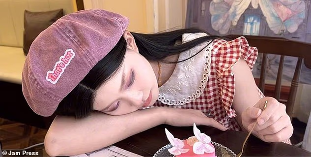 Nữ mukbang Trung Quốc qua đời ở tuổi 25 vì ung thư dạ dày làm dấy lên lo ngại về món ăn triệu người mê- Ảnh 2. Nữ mukbang Trung Quốc qua đời ở tuổi 25 vì ung thư dạ dày làm dấy lên lo ngại về món ăn triệu người mê- Ảnh 2.