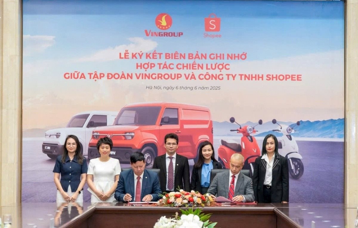 Tỷ phú Phạm Nhật Vượng bắt tay Shopee gia nhập thị trường thương mại điện tử- Ảnh 1. Tỷ phú Phạm Nhật Vượng bắt tay Shopee gia nhập thị trường thương mại điện tử- Ảnh 1.