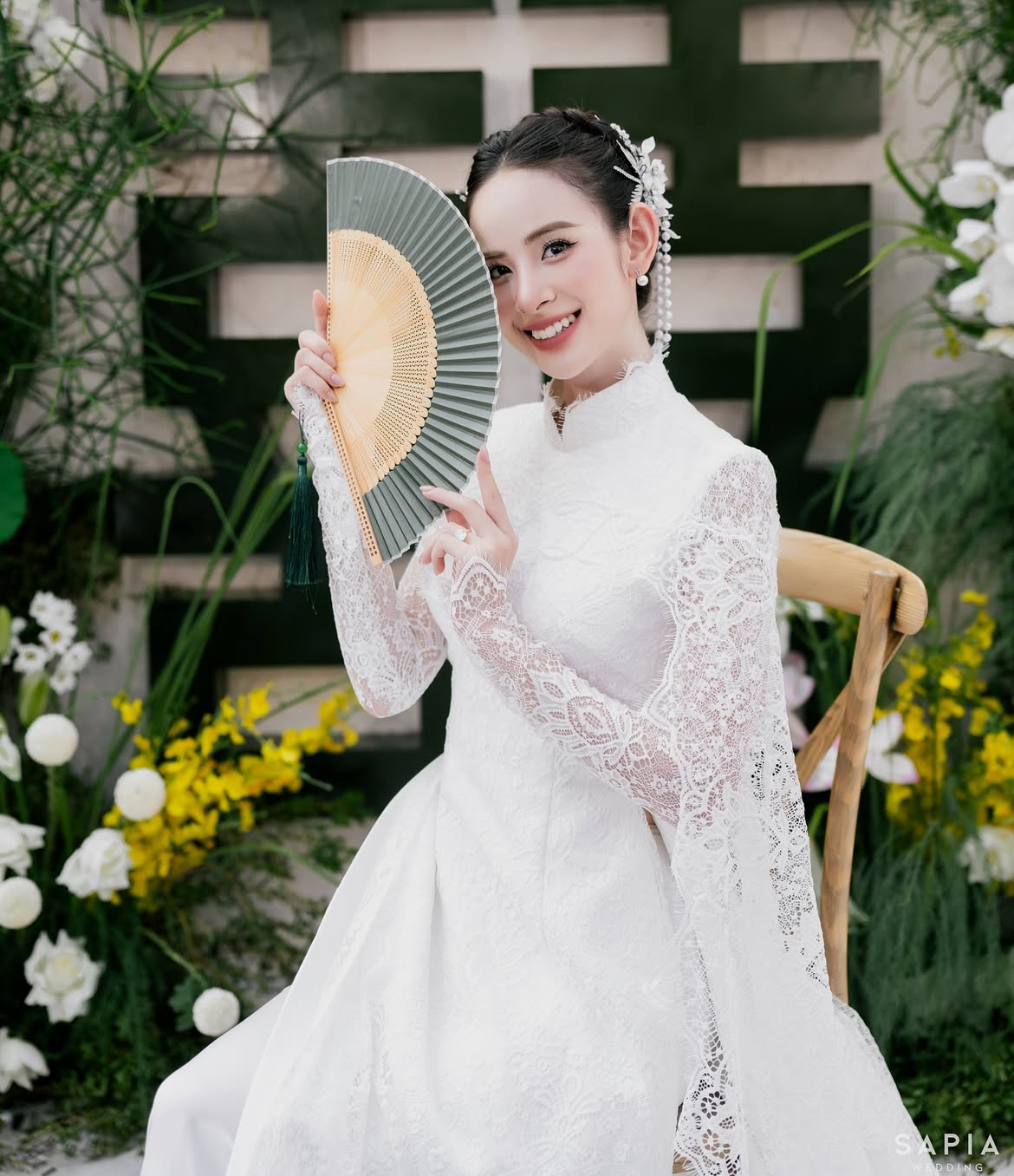 Cận visual nét căng của "Kim Tae Hee Việt Nam" trong lễ ăn hỏi với thiếu gia, 1 chi tiết đậm chất hào môn gây chú ý- Ảnh 3. Cận visual nét căng của "Kim Tae Hee Việt Nam" trong lễ ăn hỏi với thiếu gia, 1 chi tiết đậm chất hào môn gây chú ý- Ảnh 3.