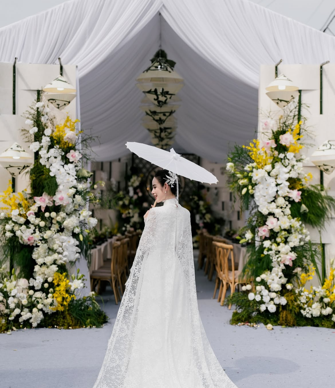 Cận visual nét căng của "Kim Tae Hee Việt Nam" trong lễ ăn hỏi với thiếu gia, 1 chi tiết đậm chất hào môn gây chú ý- Ảnh 7. Cận visual nét căng của "Kim Tae Hee Việt Nam" trong lễ ăn hỏi với thiếu gia, 1 chi tiết đậm chất hào môn gây chú ý- Ảnh 7.