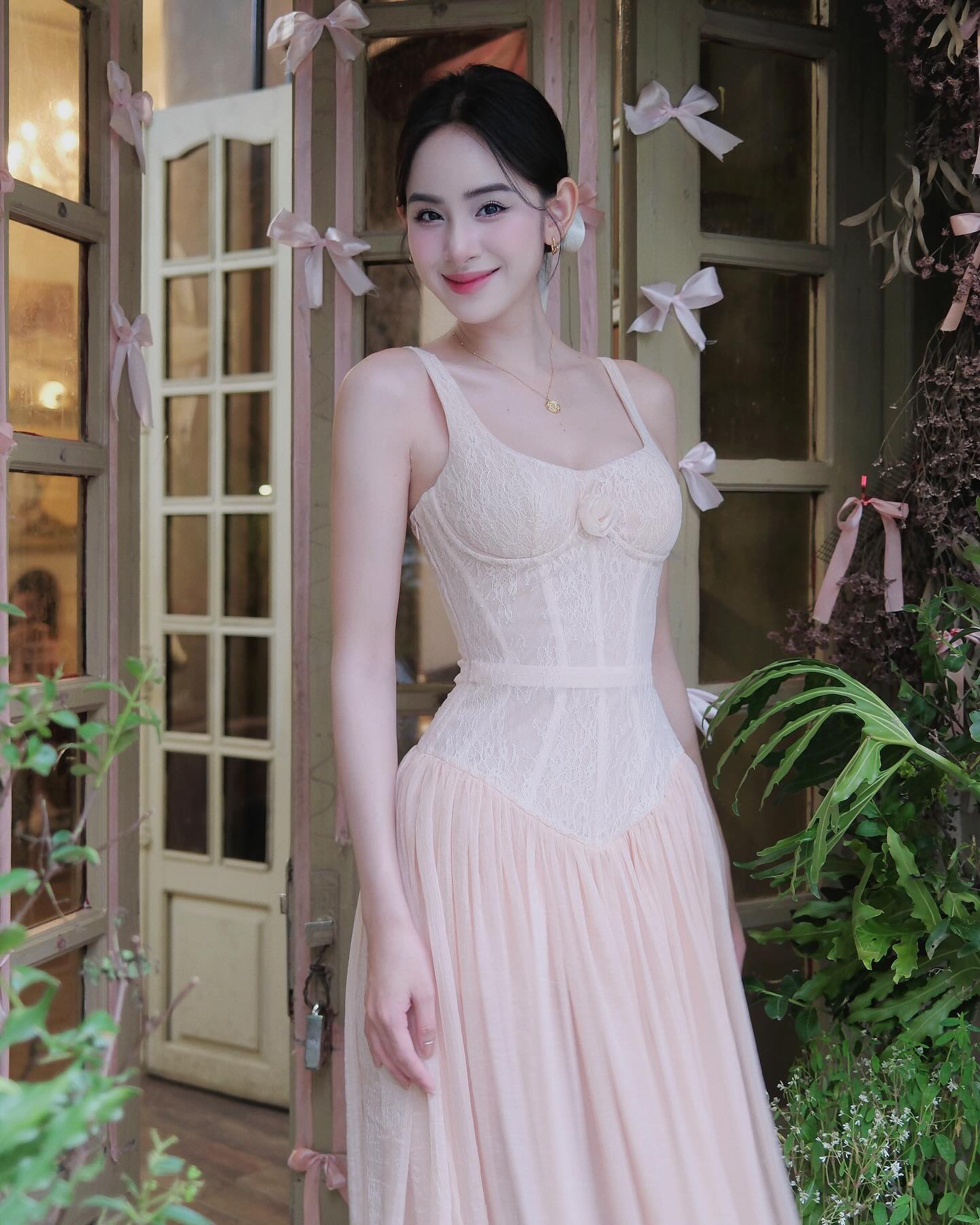 Cuộc sống đáng chú ý của Hương Liên trước khi cưới thiếu gia, thành dâu hào môn- Ảnh 2. Cuộc sống đáng chú ý của Hương Liên trước khi cưới thiếu gia, thành dâu hào môn- Ảnh 2.