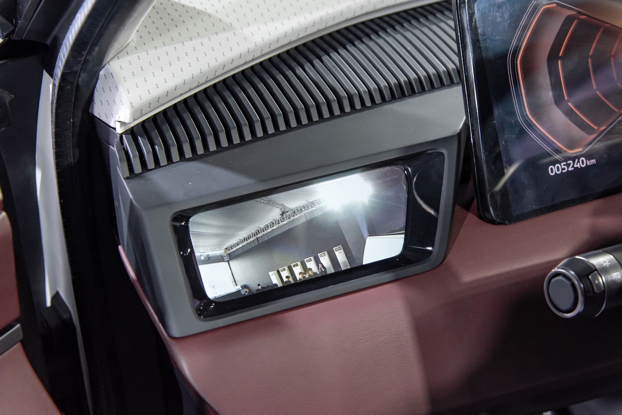 Xem thực tế Mitsubishi DST Concept ngoài đời thực: Hàng 3 cực rộng, có ADAS, nhiều điểm giống Xforce đang bán chạy- Ảnh 12. Xem thực tế Mitsubishi DST Concept ngoài đời thực: Hàng 3 cực rộng, có ADAS, nhiều điểm giống Xforce đang bán chạy- Ảnh 12.