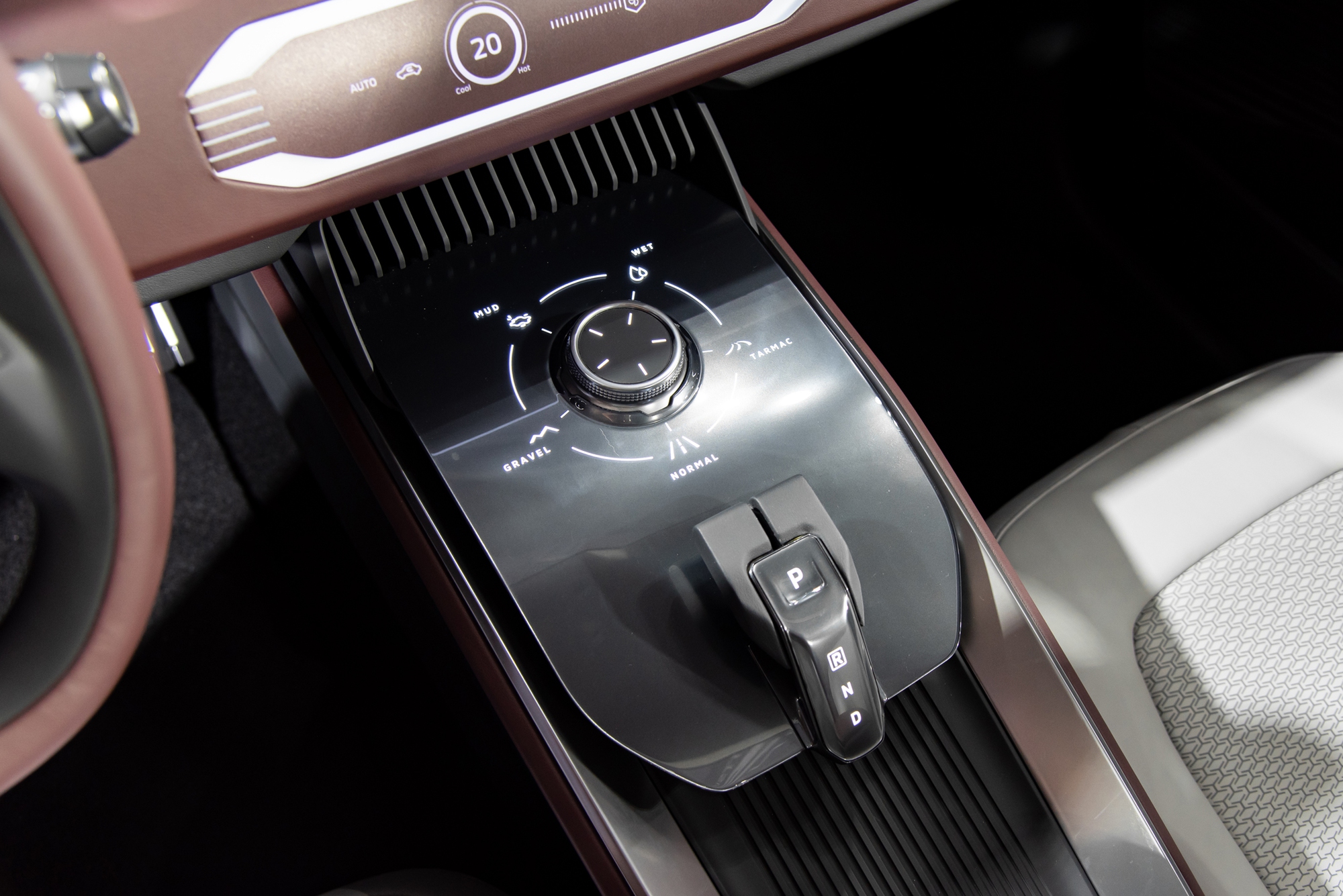 Xem thực tế Mitsubishi DST Concept ngoài đời thực: Hàng 3 cực rộng, có ADAS, nhiều điểm giống Xforce đang bán chạy- Ảnh 15. Xem thực tế Mitsubishi DST Concept ngoài đời thực: Hàng 3 cực rộng, có ADAS, nhiều điểm giống Xforce đang bán chạy- Ảnh 15.
