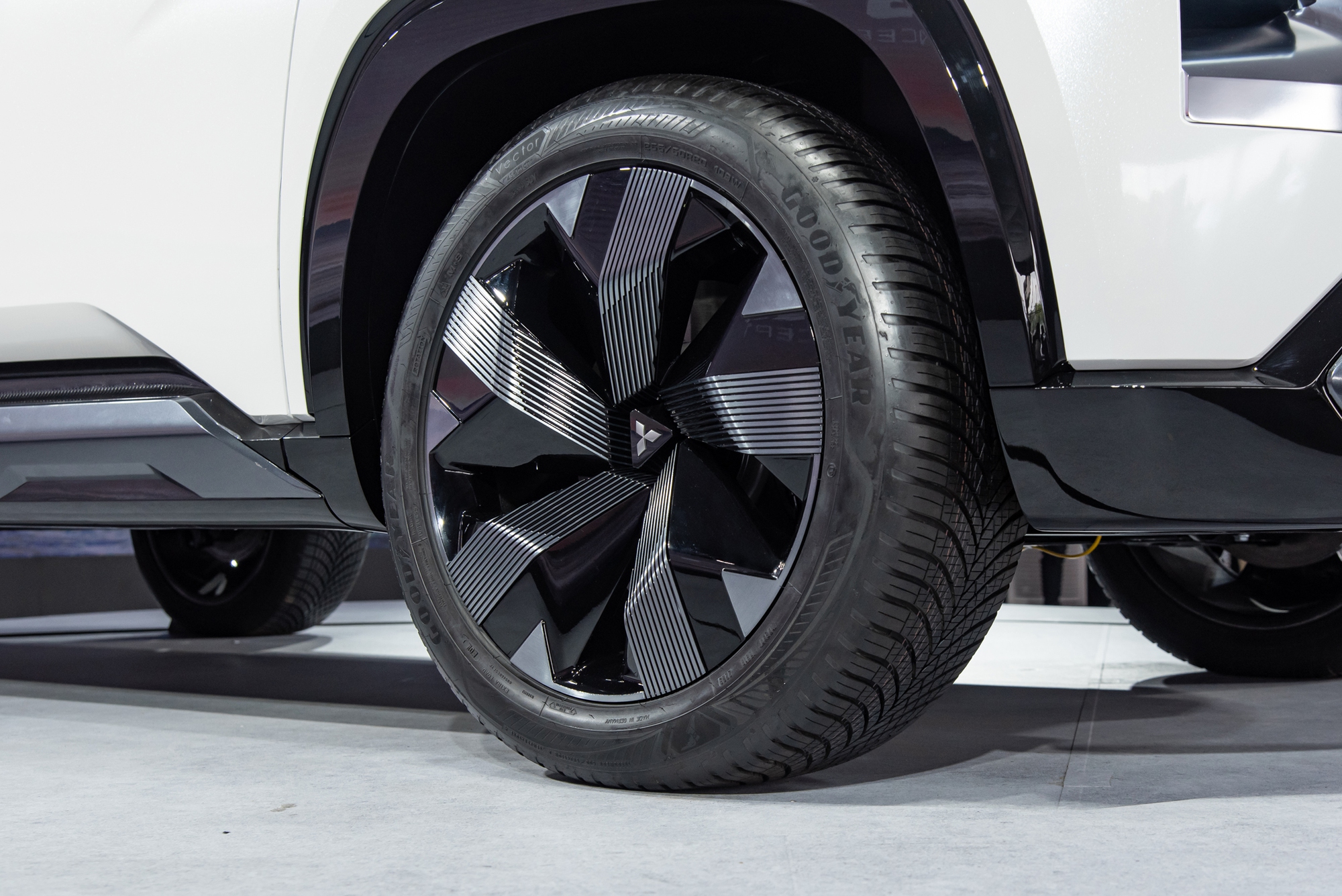 Xem thực tế Mitsubishi DST Concept ngoài đời thực: Hàng 3 cực rộng, có ADAS, nhiều điểm giống Xforce đang bán chạy- Ảnh 10. Xem thực tế Mitsubishi DST Concept ngoài đời thực: Hàng 3 cực rộng, có ADAS, nhiều điểm giống Xforce đang bán chạy- Ảnh 10.