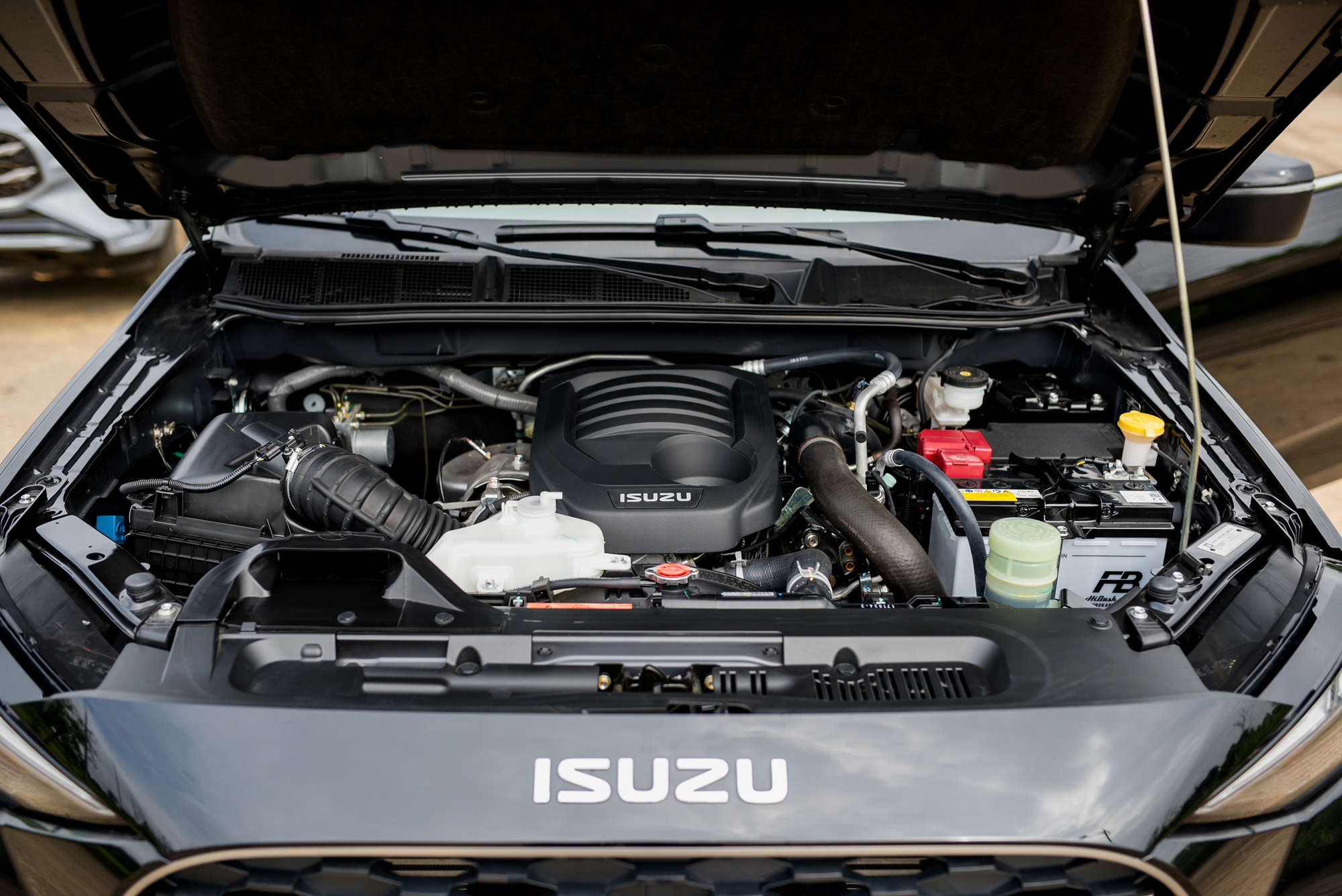 Isuzu mu-X được nâng cấp tại Việt Nam: Thêm trang bị, giá từ 928 triệu đồng, có đủ sức đấu Ford Everest?- Ảnh 4. Isuzu mu-X được nâng cấp tại Việt Nam: Thêm trang bị, giá từ 928 triệu đồng, có đủ sức đấu Ford Everest?- Ảnh 4.