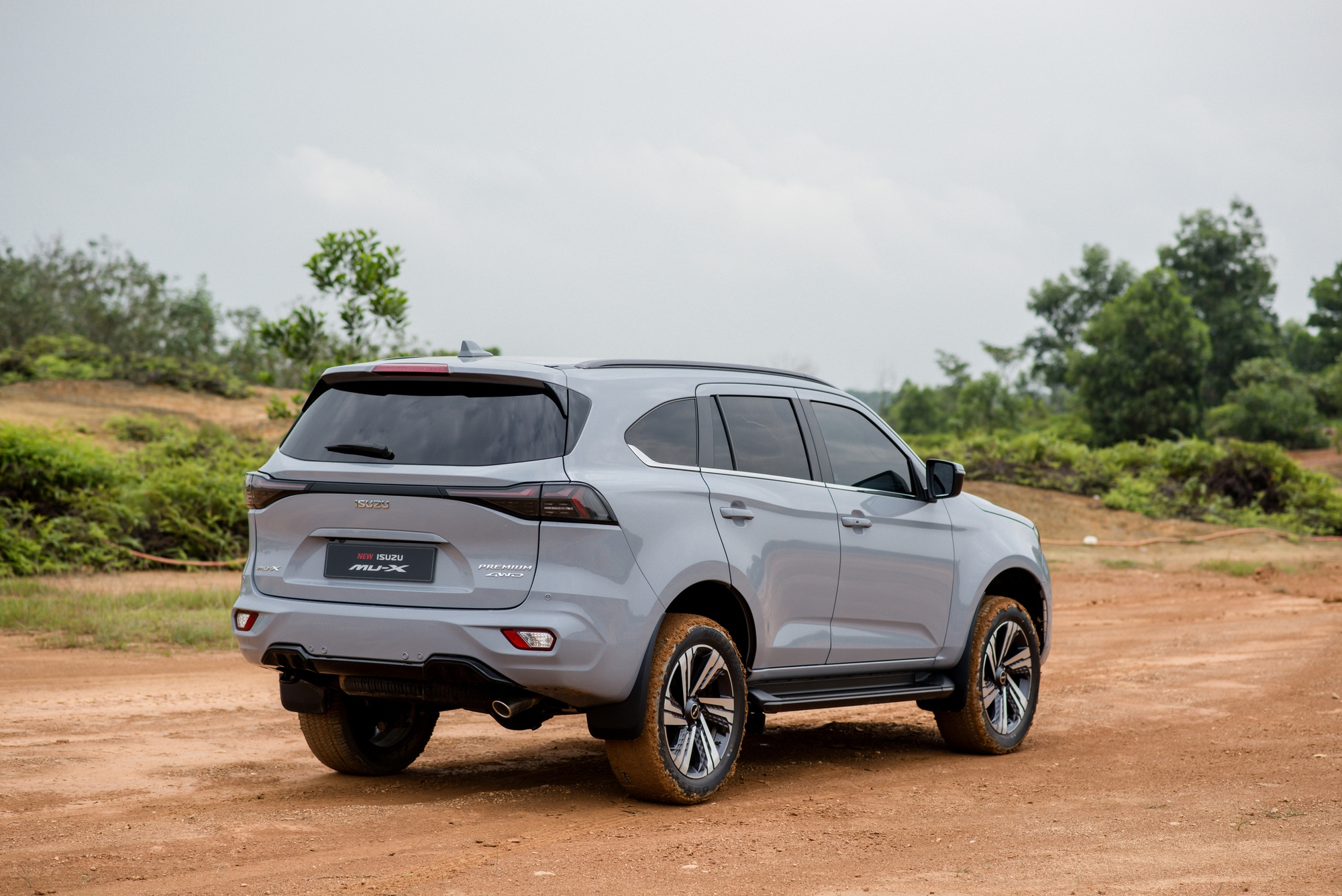 Isuzu mu-X được nâng cấp tại Việt Nam: Thêm trang bị, giá từ 928 triệu đồng, có đủ sức đấu Ford Everest?- Ảnh 3. Isuzu mu-X được nâng cấp tại Việt Nam: Thêm trang bị, giá từ 928 triệu đồng, có đủ sức đấu Ford Everest?- Ảnh 3.