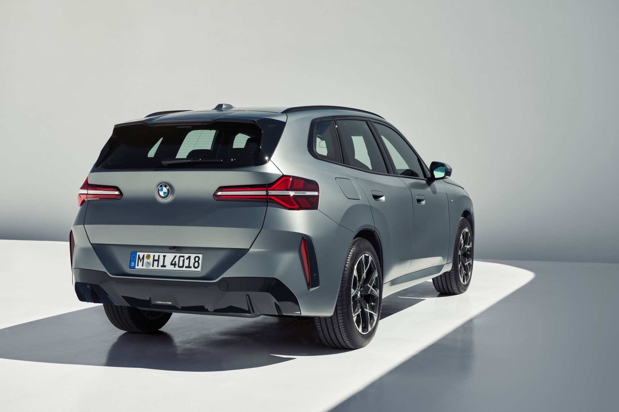 Bộ đôi BMW X3 và 5 Series 2025 ra mắt Việt Nam: Thiết kế mới, công nghệ nâng cấp - kèm ưu đãi khủng 100 triệu đồng- Ảnh 3. Bộ đôi BMW X3 và 5 Series 2025 ra mắt Việt Nam: Thiết kế mới, công nghệ nâng cấp - kèm ưu đãi khủng 100 triệu đồng- Ảnh 3.