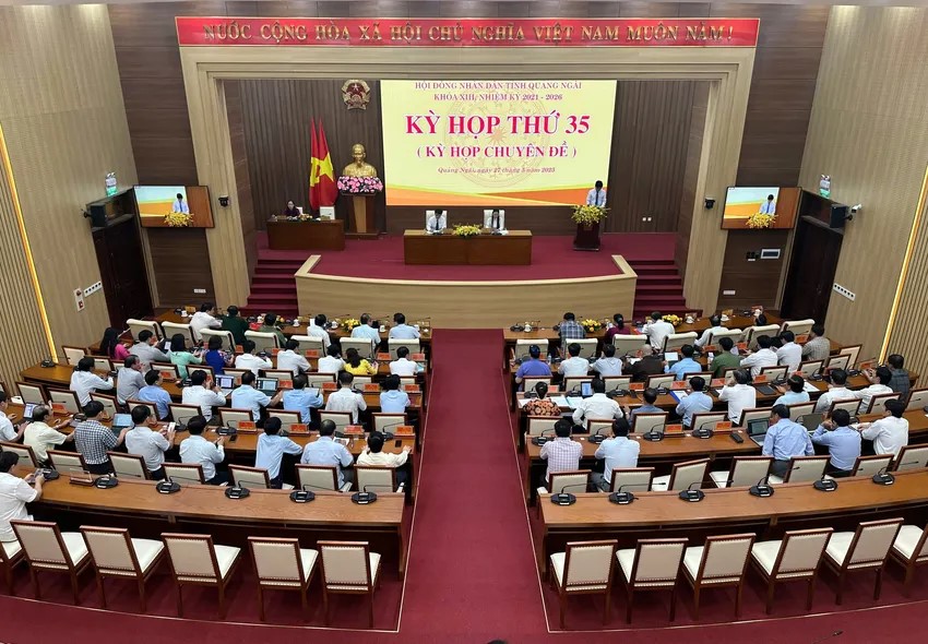 Quảng Ngãi điều động 40 cán bộ thuộc diện Ban Thường vụ Tỉnh ủy quản lý về làm lãnh đạo xã- Ảnh 1. Quảng Ngãi điều động 40 cán bộ thuộc diện Ban Thường vụ Tỉnh ủy quản lý về làm lãnh đạo xã- Ảnh 1.