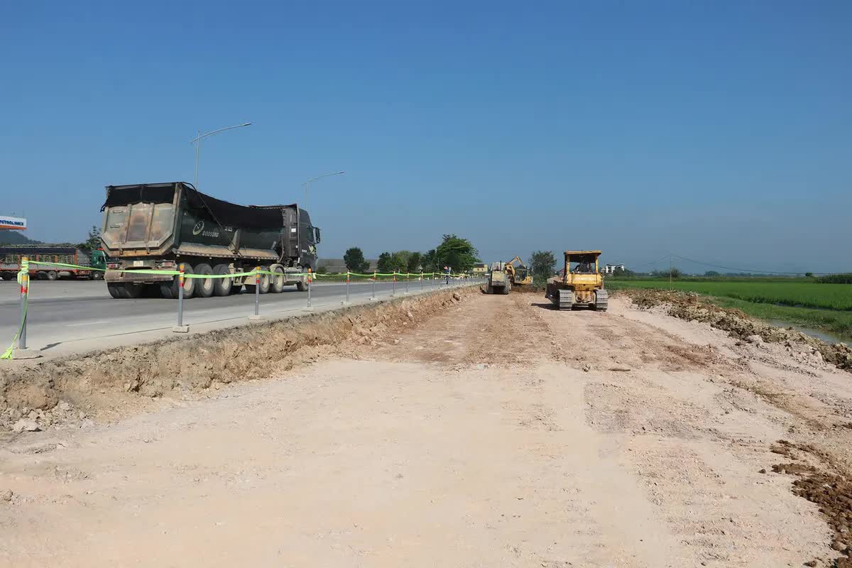 Dự án mở rộng Quốc lộ 46 vướng mặt bằng, Nghệ An chỉ đạo “nóng” yêu cầu đẩy nhanh tiến độ- Ảnh 3. Dự án mở rộng Quốc lộ 46 vướng mặt bằng, Nghệ An chỉ đạo “nóng” yêu cầu đẩy nhanh tiến độ- Ảnh 3.