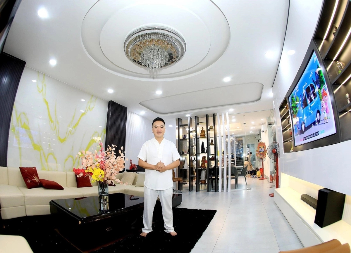 Nam nghệ sĩ sở hữu nhà mặt tiền 6 tầng 25 tỷ ở quận Bình Tân, có con riêng với fan, U50 hướng Phật- Ảnh 5. Nam nghệ sĩ sở hữu nhà mặt tiền 6 tầng 25 tỷ ở quận Bình Tân, có con riêng với fan, U50 hướng Phật- Ảnh 5.
