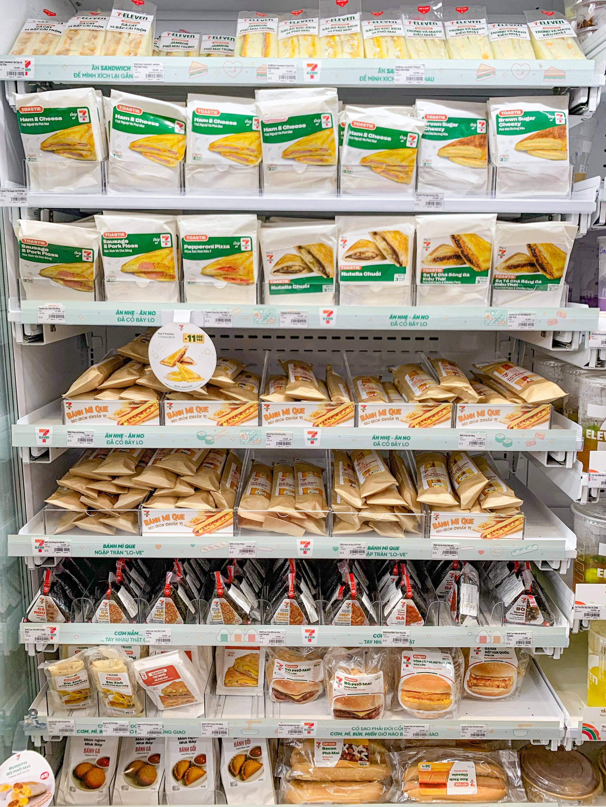 Cận cảnh cửa hàng 7-Eleven đầu tiên tại Hà Nội: Vừa mở đã đông nghịt khách nhưng liệu đã đủ để gây sốt?- Ảnh 4.