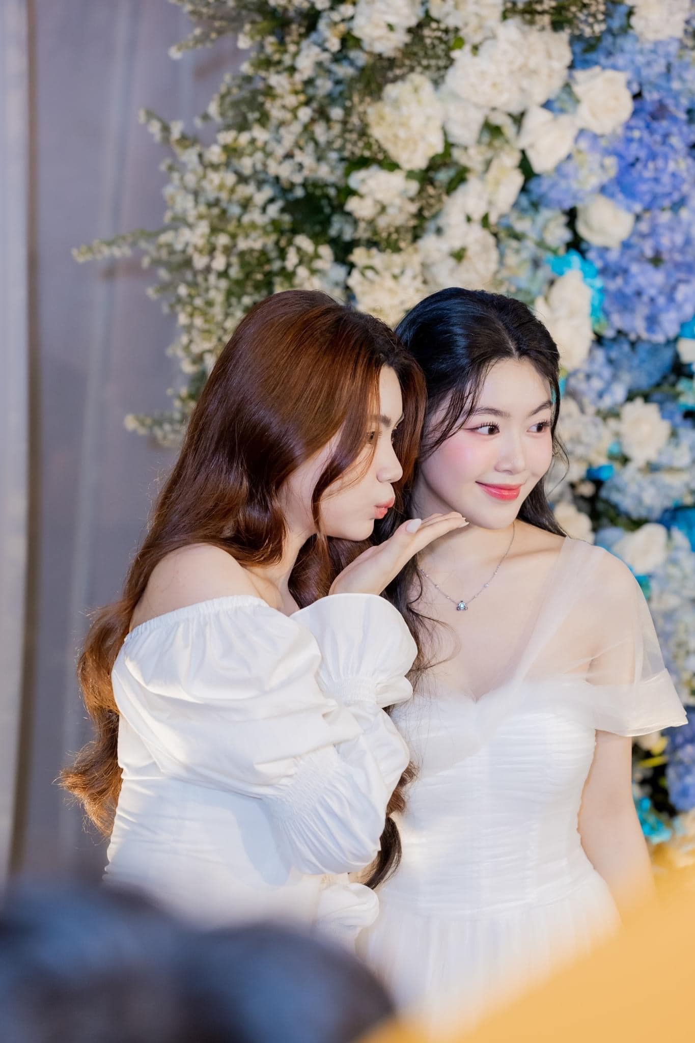 Lọ Lem đăng ảnh 2 chị em, bình luận của 1 cư dân mạng bị chỉ trích: Quá vô duyên!- Ảnh 2. Lọ Lem đăng ảnh 2 chị em, bình luận của 1 cư dân mạng bị chỉ trích: Quá vô duyên!- Ảnh 2.