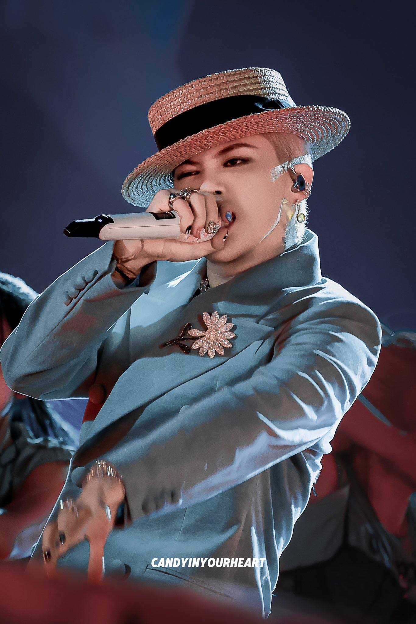 G-Dragon biểu diễn tại SVĐ Mỹ Đình: Thị trường concert Việt khẳng đinh tiềm năng, sẵn sàng cho concert đẳng cấp thế giới!- Ảnh 8. G-Dragon biểu diễn tại SVĐ Mỹ Đình: Thị trường concert Việt khẳng đinh tiềm năng, sẵn sàng cho concert đẳng cấp thế giới!- Ảnh 8.