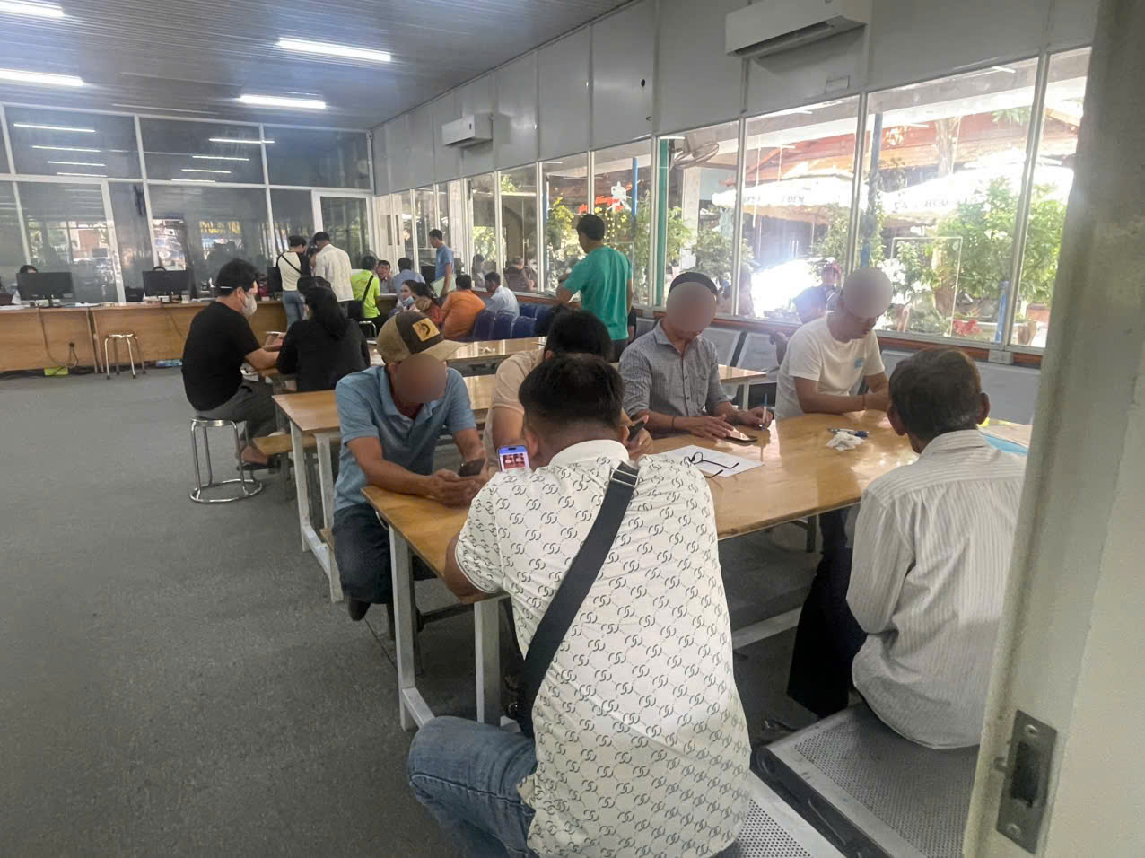 “Cá mập” từng mang hàng trăm tỉ đồng mua đất nền phía Nam, giờ thế nào?- Ảnh 1.