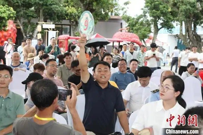 Quả vải to bằng quả trứng gà được bán với giá gần 250 triệu đồng: Nông dân vui mừng, cả vùng trồng được hưởng lợi nhờ lợi thế độc đáo- Ảnh 3.