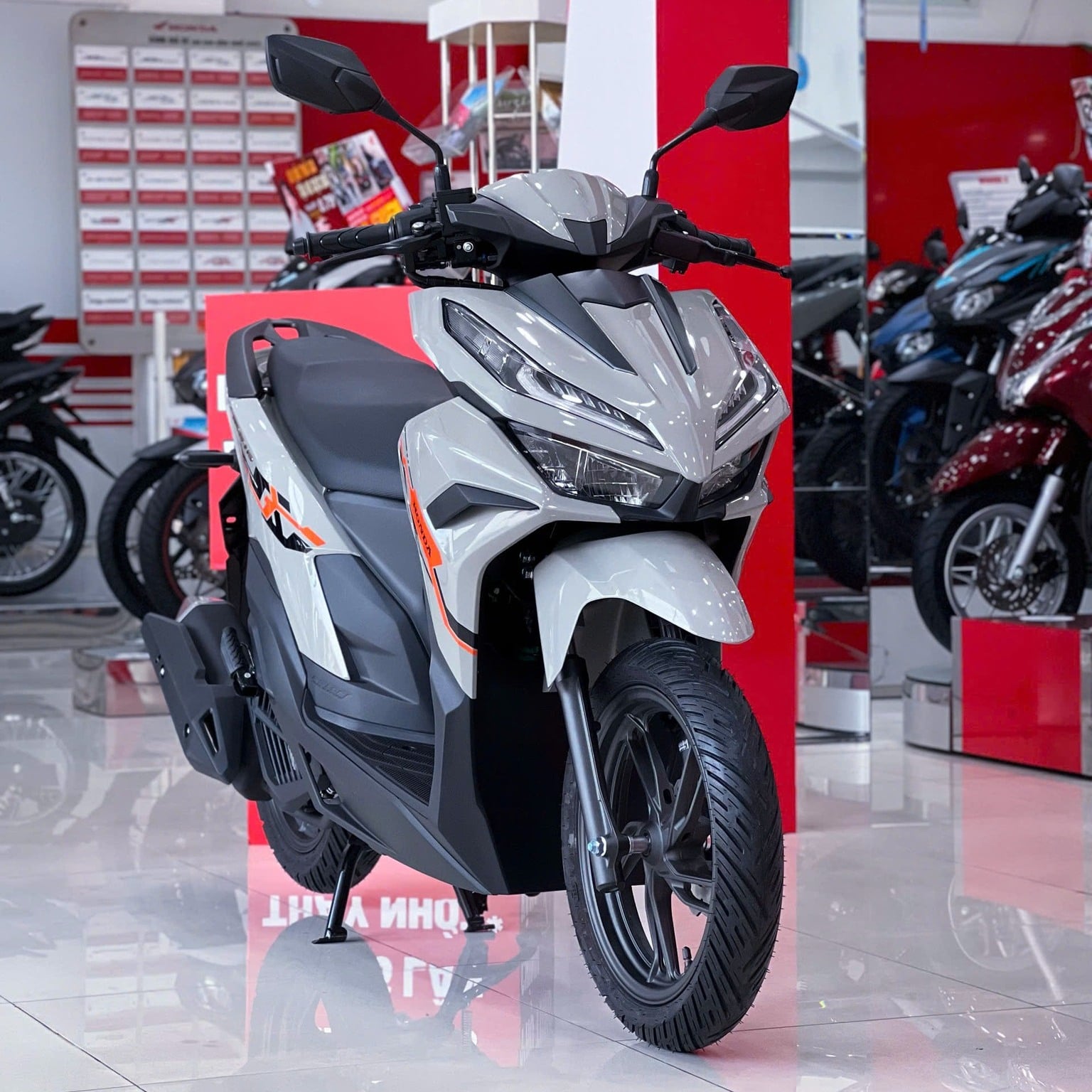 Giá xe máy ở mức thấp hiếm có: Honda Vision, SH, Winner X, Janus... dưới mức đề xuất tối đa 23 triệu đồng, tặng kèm đồng hồ xịn xò- Ảnh 2. Giá xe máy ở mức thấp hiếm có: Honda Vision, SH, Winner X, Janus... dưới mức đề xuất tối đa 23 triệu đồng, tặng kèm đồng hồ xịn xò- Ảnh 2.