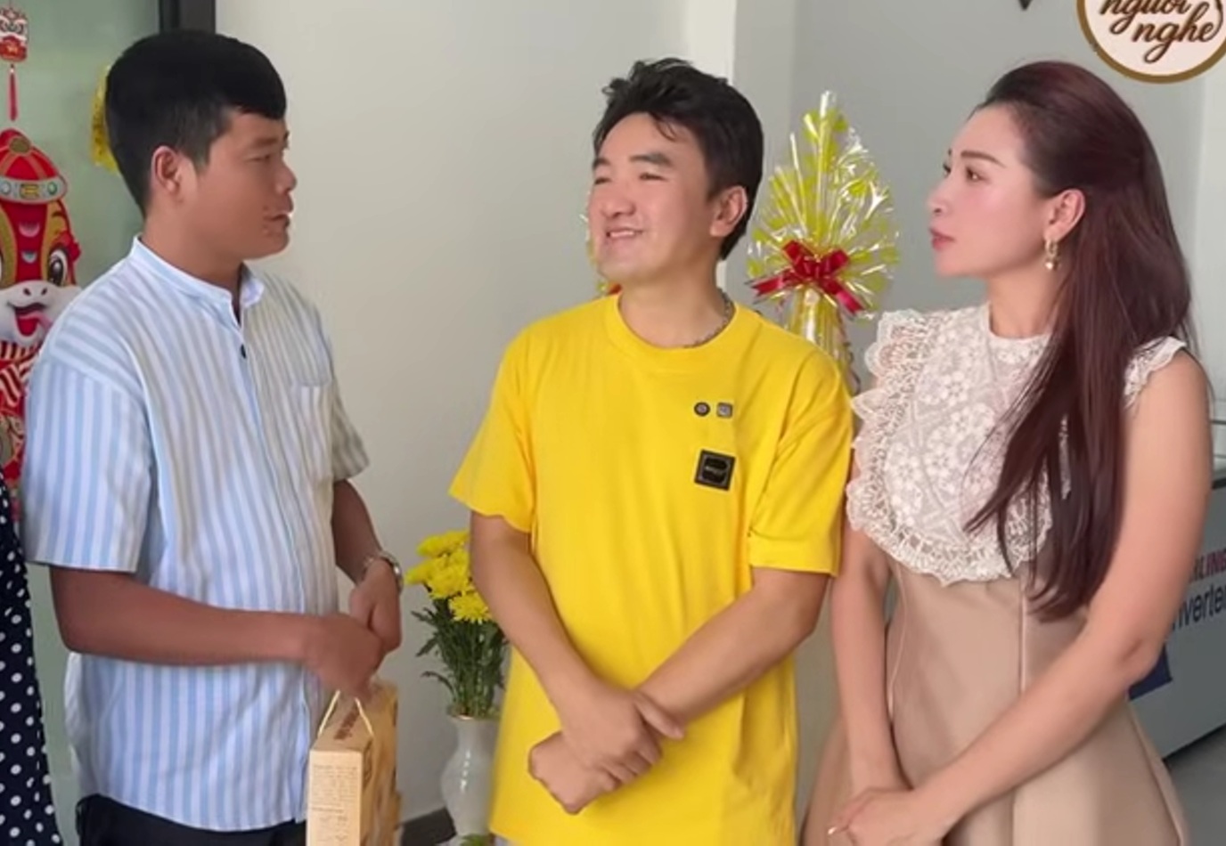 Nam ca sĩ bị nói hết thời bán bánh mì, ở nhà hàng chục tỷ TP.HCM to như khách sạn- Ảnh 1.