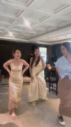 Động thái của Chu Thanh Huyền giữa lúc bị chỉ trích kém duyên vì nhảy lên bàn ăn chụp ảnh, Quang Hải liên quan gì?- Ảnh 1. Động thái của Chu Thanh Huyền giữa lúc bị chỉ trích kém duyên vì nhảy lên bàn ăn chụp ảnh, Quang Hải liên quan gì?- Ảnh 1.