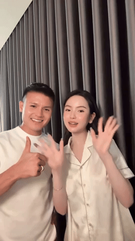 Động thái của Chu Thanh Huyền giữa lúc bị chỉ trích kém duyên vì nhảy lên bàn ăn chụp ảnh, Quang Hải liên quan gì?- Ảnh 2. Động thái của Chu Thanh Huyền giữa lúc bị chỉ trích kém duyên vì nhảy lên bàn ăn chụp ảnh, Quang Hải liên quan gì?- Ảnh 2.