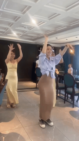 Động thái của Chu Thanh Huyền giữa lúc bị chỉ trích kém duyên vì nhảy lên bàn ăn chụp ảnh, Quang Hải liên quan gì?- Ảnh 3. Động thái của Chu Thanh Huyền giữa lúc bị chỉ trích kém duyên vì nhảy lên bàn ăn chụp ảnh, Quang Hải liên quan gì?- Ảnh 3.