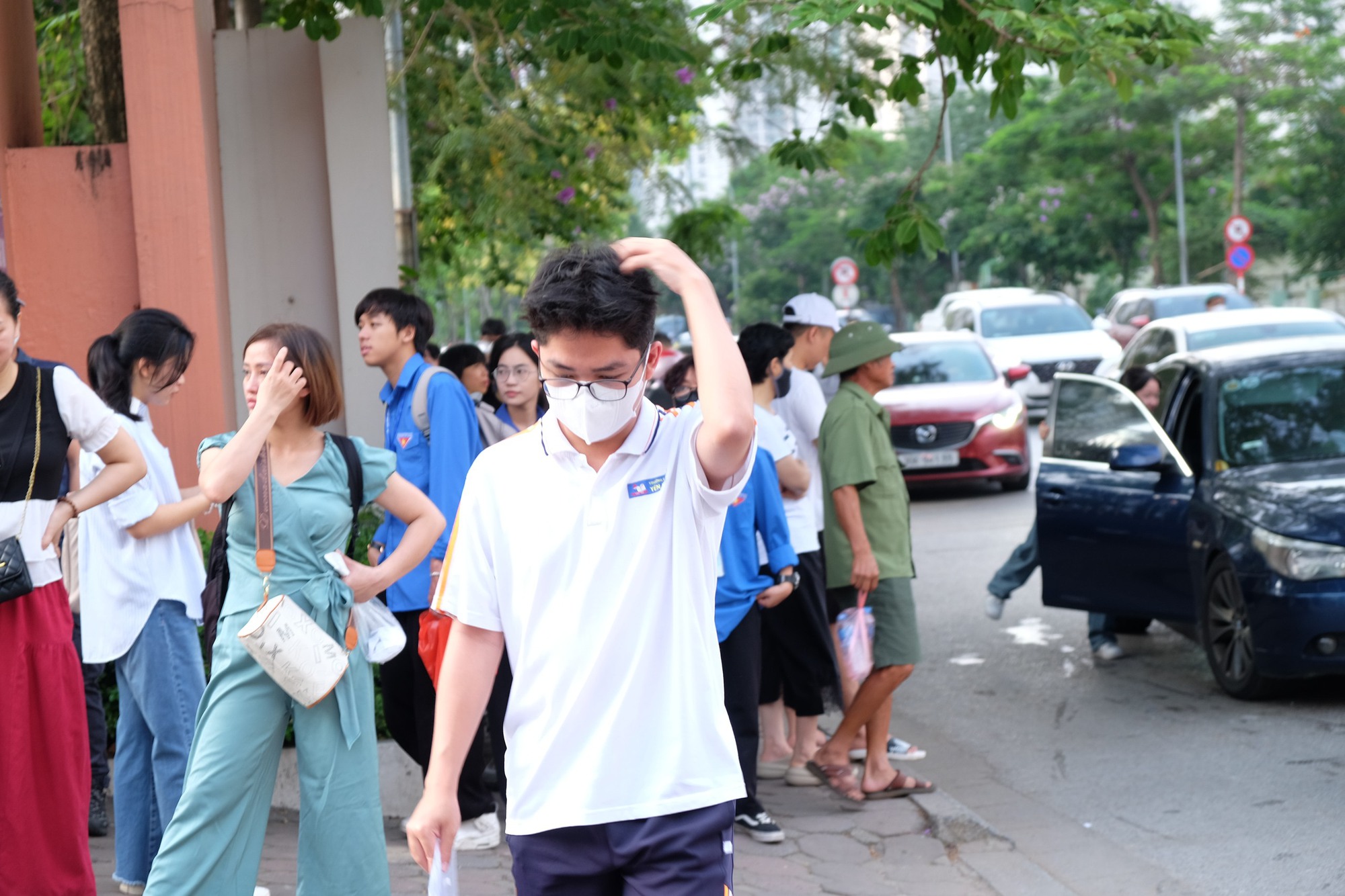 Phụ huynh Hà Nội trong kỳ thi căng thẳng bậc nhất: Phụ huynh Hà Nội trong kỳ thi căng thẳng bậc nhất: