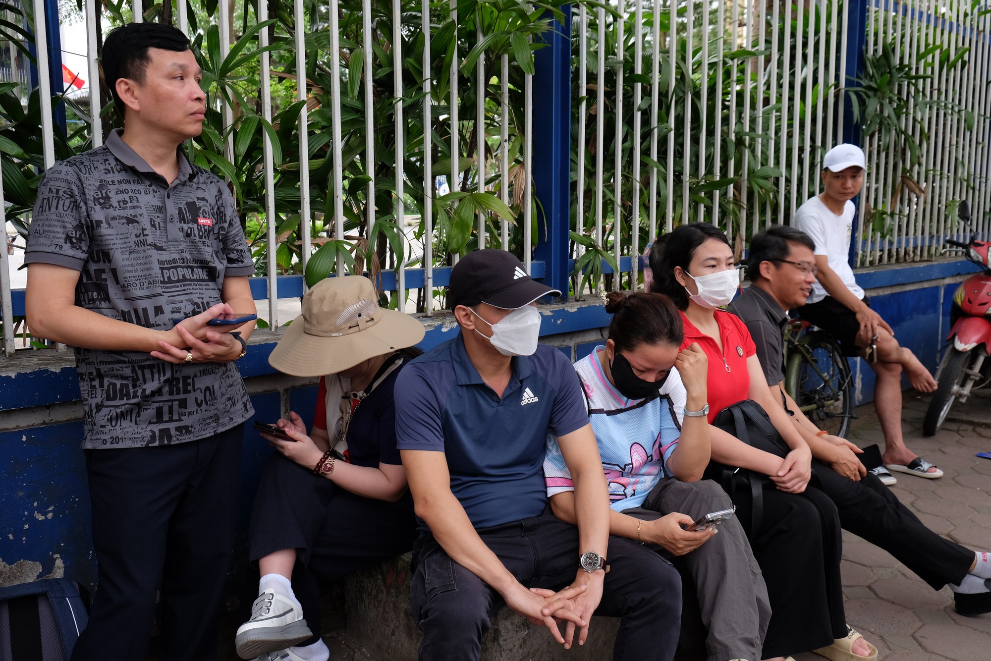 Phụ huynh Hà Nội trong kỳ thi căng thẳng bậc nhất: Phụ huynh Hà Nội trong kỳ thi căng thẳng bậc nhất: