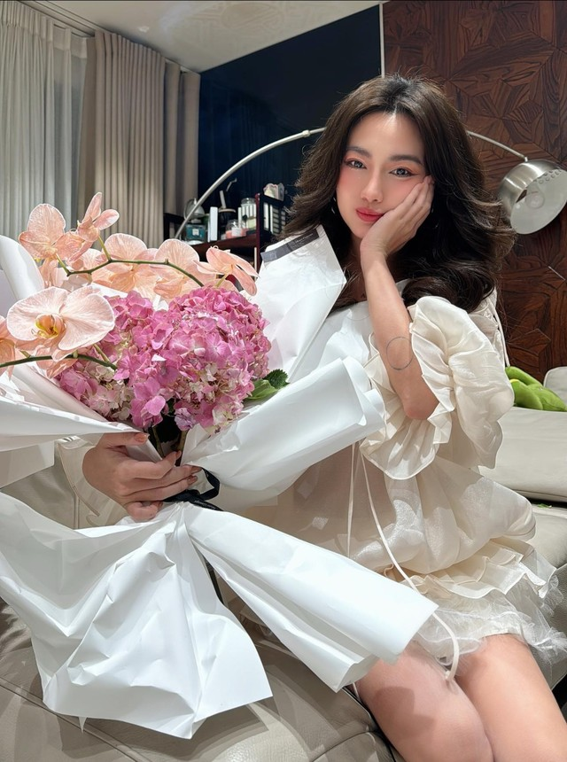 Chồng của phú bà Diệp Lê là ai mà sẵn sàng mua 3 mảnh đất tặng vợ, tài chính trong nhà để vợ giữ hết- Ảnh 9. Chồng của phú bà Diệp Lê là ai mà sẵn sàng mua 3 mảnh đất tặng vợ, tài chính trong nhà để vợ giữ hết- Ảnh 9.