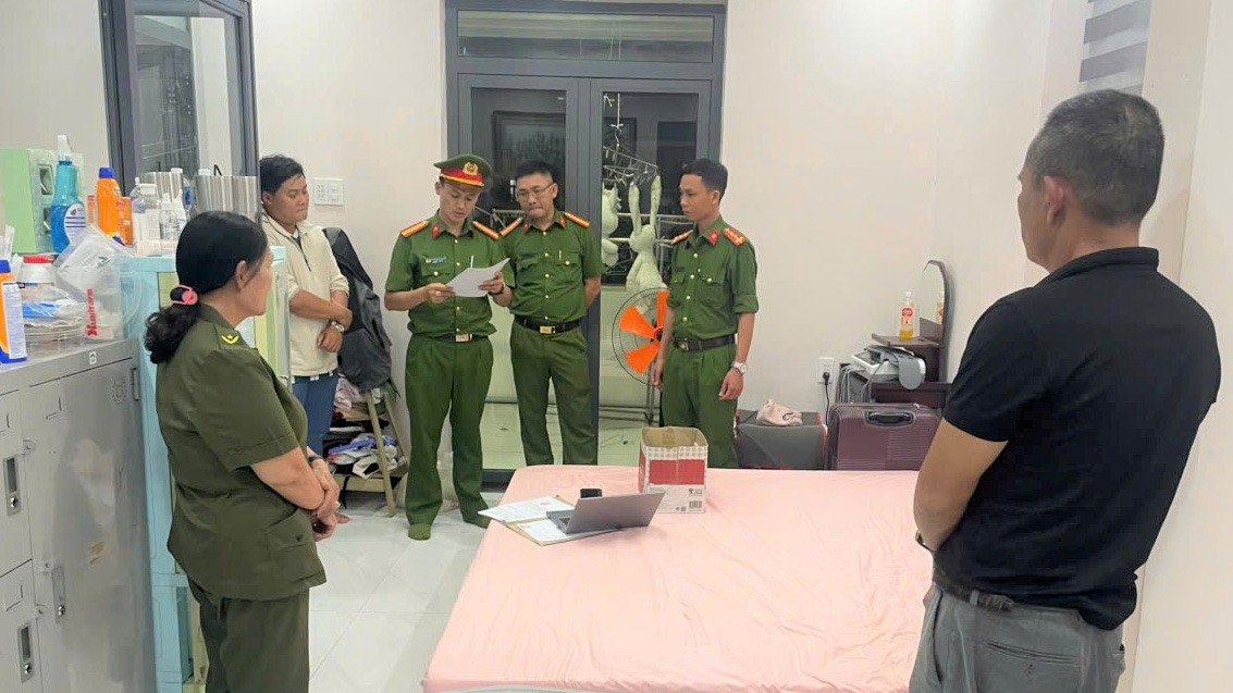 Khởi tố, bắt giam Giám đốc công ty bất động sản Lê Văn Thanh- Ảnh 1. Khởi tố, bắt giam Giám đốc công ty bất động sản Lê Văn Thanh- Ảnh 1.