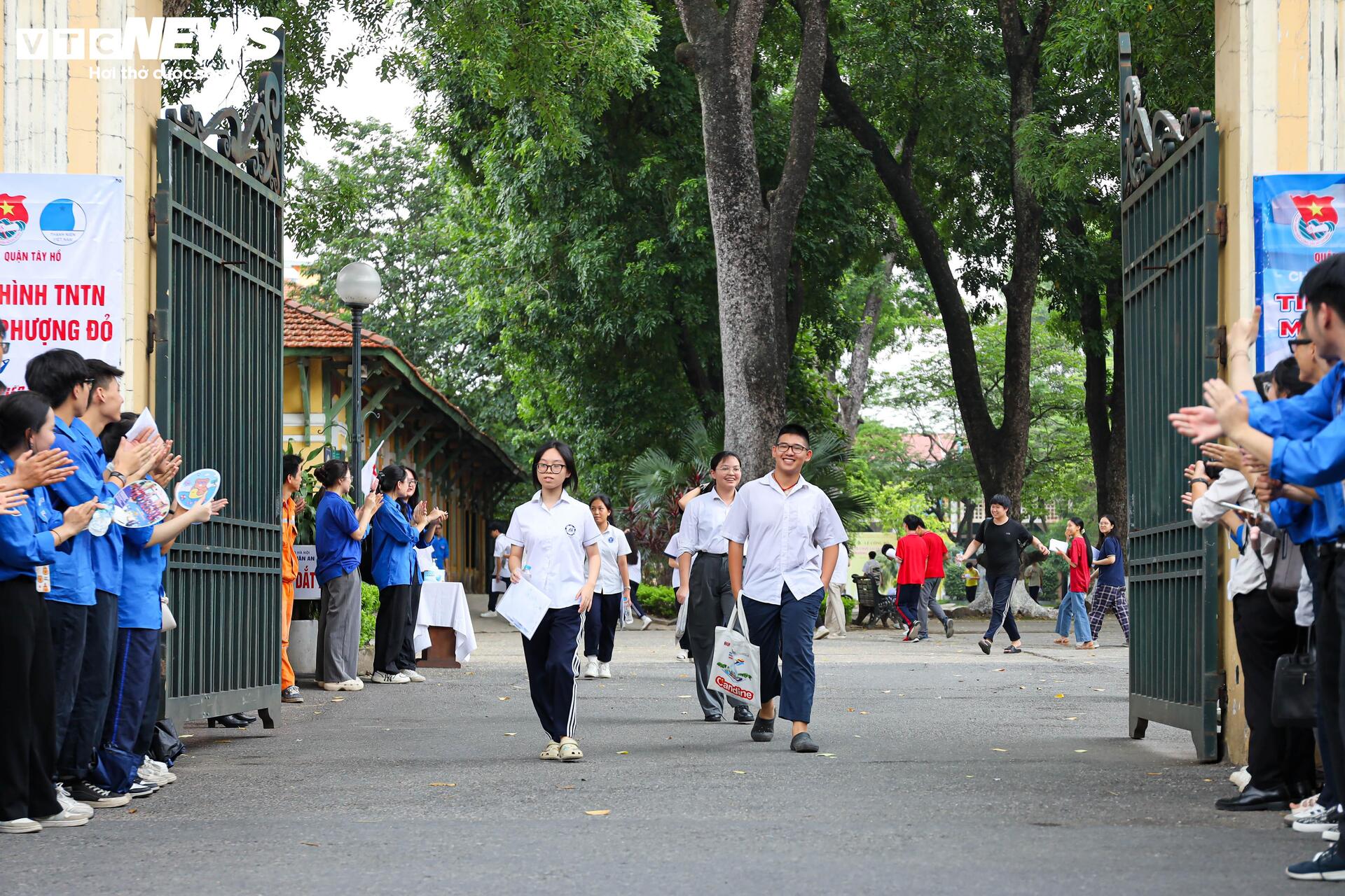 'Trúng tủ đề', thí sinh viết liền 8 trang giấy, nắm chắc 8 điểm trong tay- Ảnh 2.