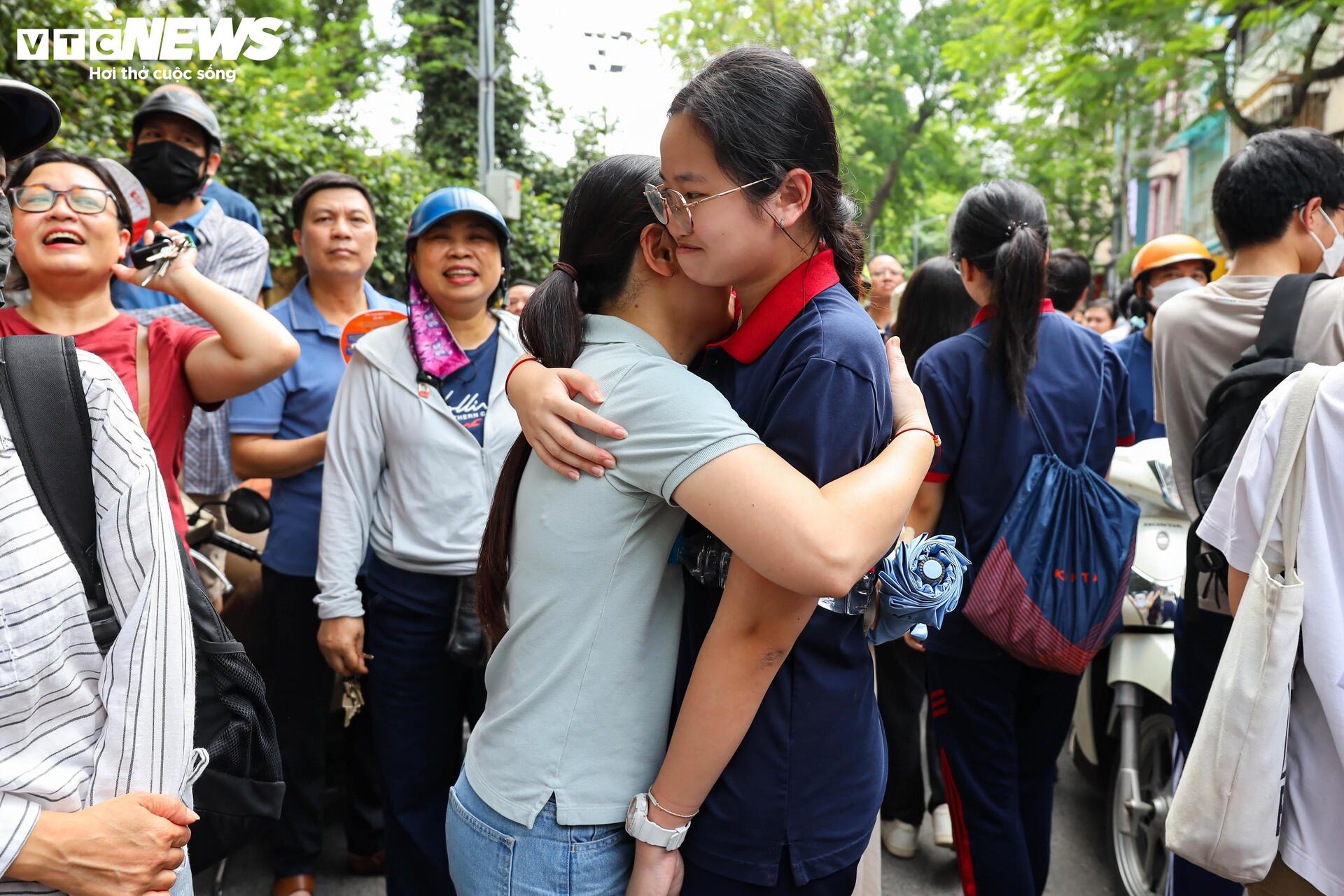 'Trúng tủ đề', thí sinh viết liền 8 trang giấy, nắm chắc 8 điểm trong tay- Ảnh 18.