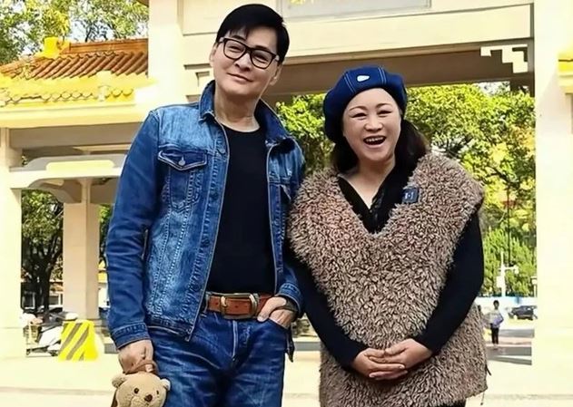 Nam diễn viên nổi tiếng một thời giờ cùng vợ bán chân gà kiếm sống- Ảnh 1. Nam diễn viên nổi tiếng một thời giờ cùng vợ bán chân gà kiếm sống- Ảnh 1.
