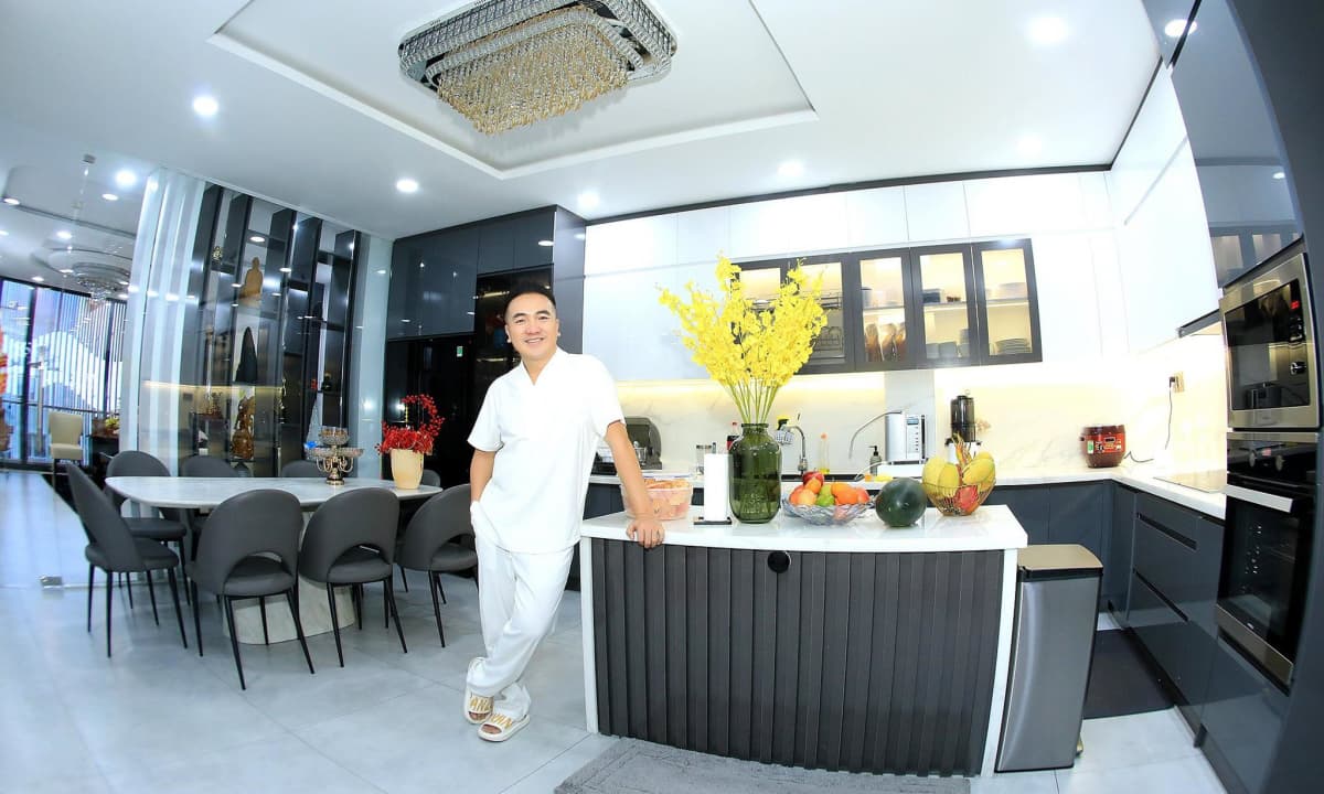 Nam nghệ sĩ sở hữu nhà mặt tiền 6 tầng 25 tỷ ở quận Bình Tân, có con riêng với fan, U50 hướng Phật- Ảnh 4. Nam nghệ sĩ sở hữu nhà mặt tiền 6 tầng 25 tỷ ở quận Bình Tân, có con riêng với fan, U50 hướng Phật- Ảnh 4.