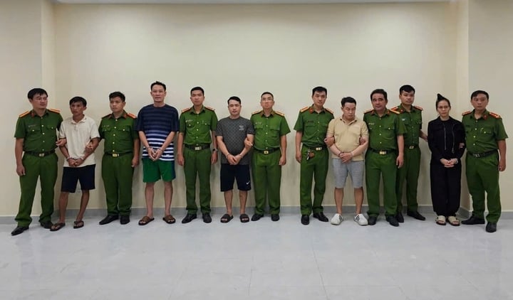 Phá đường dây sản xuất nhớt giả, thu lợi bất chính hàng chục tỷ đồng ở TP.HCM- Ảnh 3. Phá đường dây sản xuất nhớt giả, thu lợi bất chính hàng chục tỷ đồng ở TP.HCM- Ảnh 3.