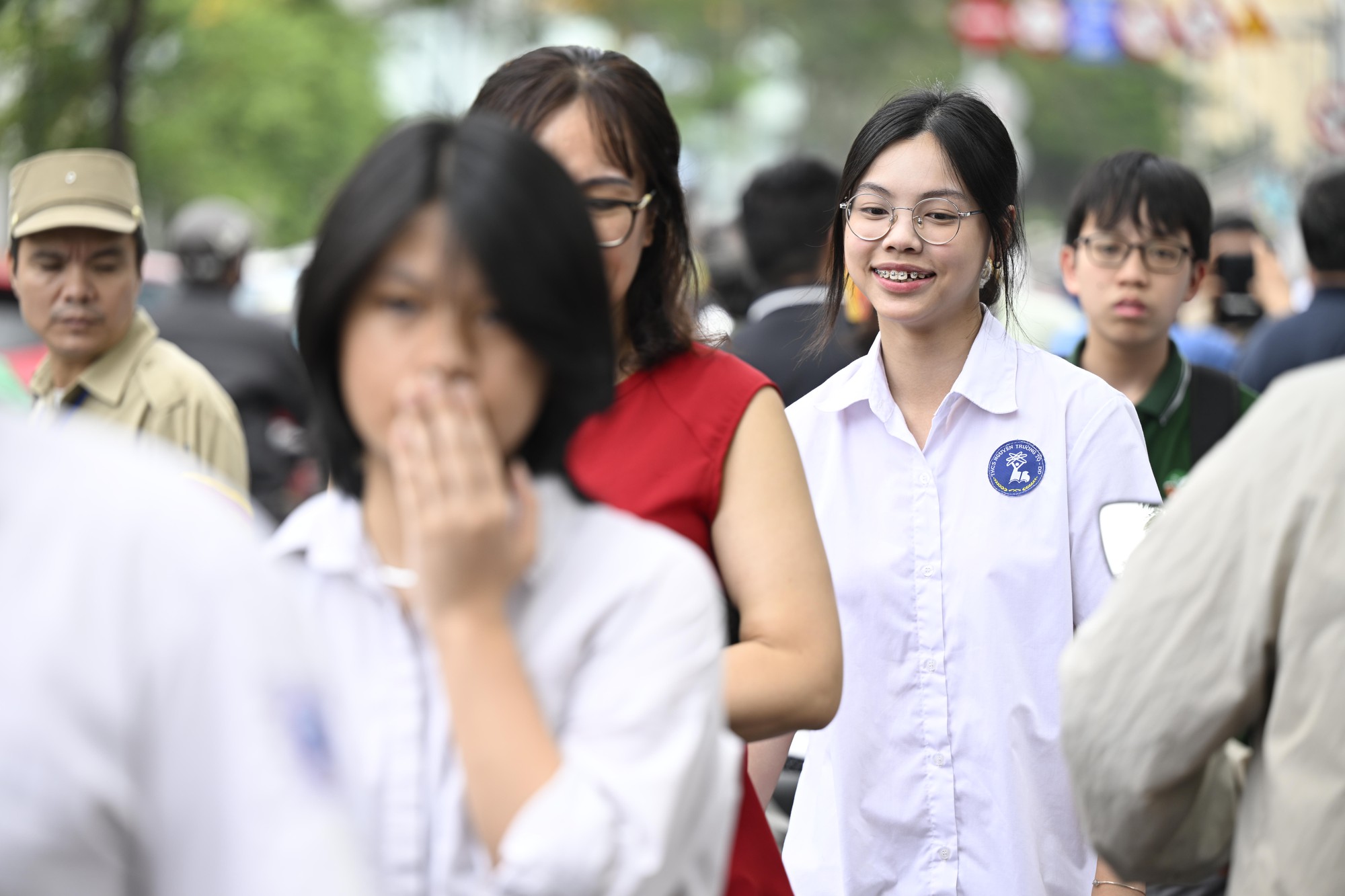 Đề Văn lớp 10 Hà Nội gây sốt: Ý nghĩa, dễ viết, phụ huynh cũng muốn thử làm nhưng có đang "làm khó" sự sáng tạo?- Ảnh 3. Đề Văn lớp 10 Hà Nội gây sốt: Ý nghĩa, dễ viết, phụ huynh cũng muốn thử làm nhưng có đang "làm khó" sự sáng tạo?- Ảnh 3.