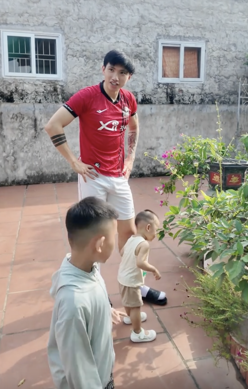 1 phút Doãn Hải My ở quê chồng, netizen ngỡ ngàng: Cũng là người bình thường thôi, có phải thần tiên tỷ tỷ gì đâu!- Ảnh 3. 1 phút Doãn Hải My ở quê chồng, netizen ngỡ ngàng: Cũng là người bình thường thôi, có phải thần tiên tỷ tỷ gì đâu!- Ảnh 3.